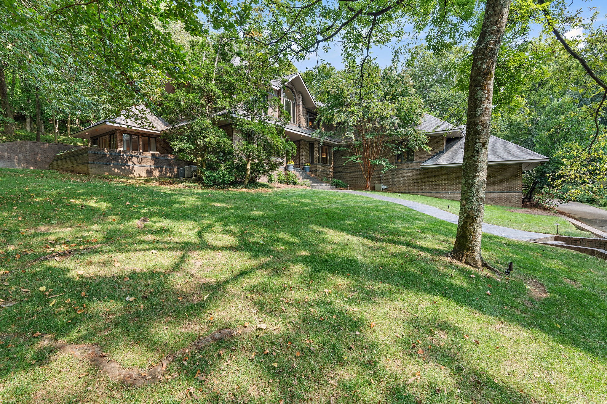 5543 Stanford Dr