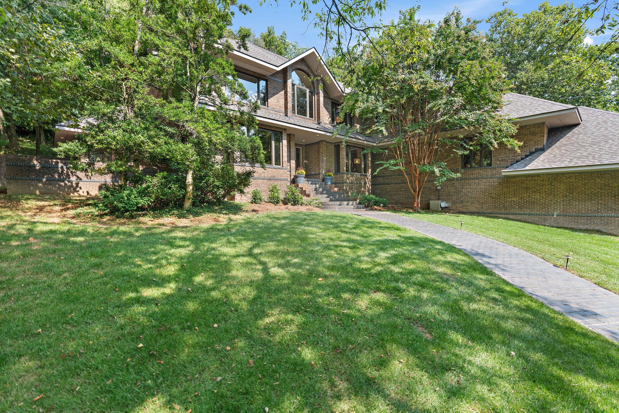 5543 Stanford Dr