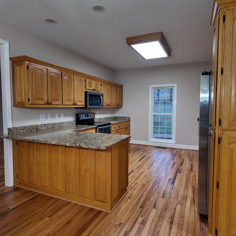 1366 Iron Bridge Rd Columbia TN 38401