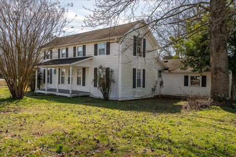 202 Vine St Loretto TN 38469