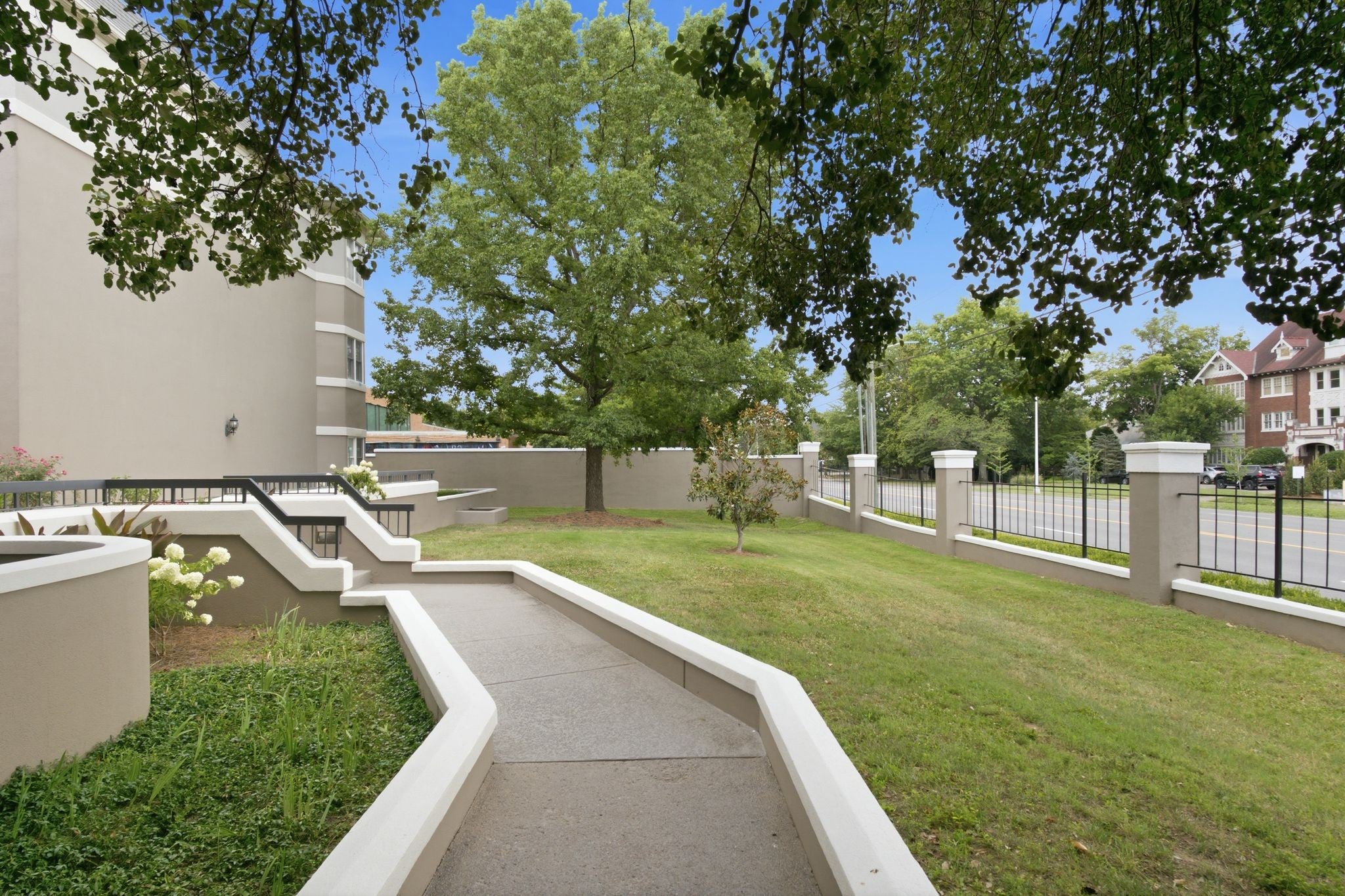 3818 West End Ave 114
