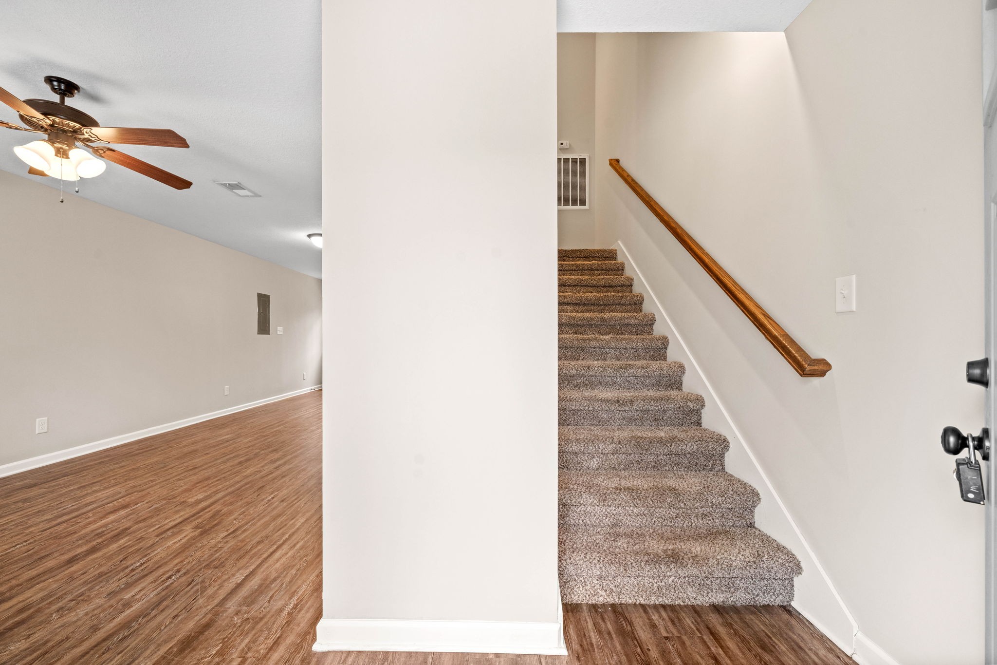 1560 E Knollwood Cir