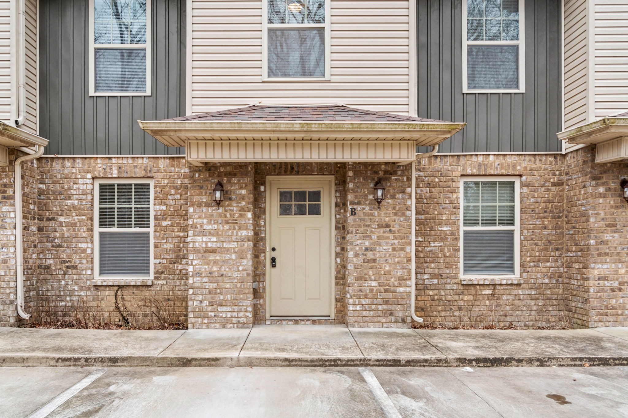 1560 E Knollwood Cir