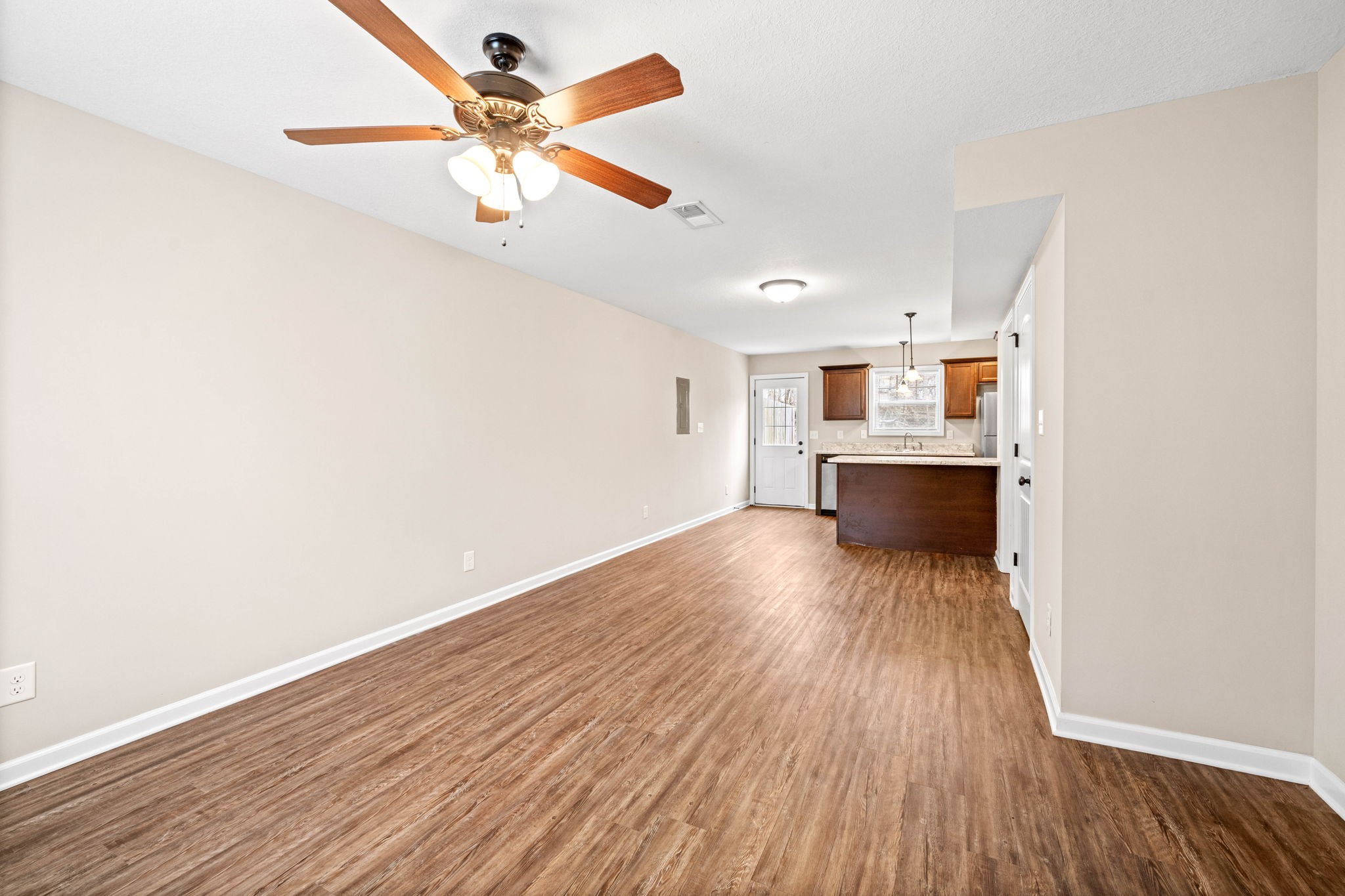 1560 E Knollwood Cir