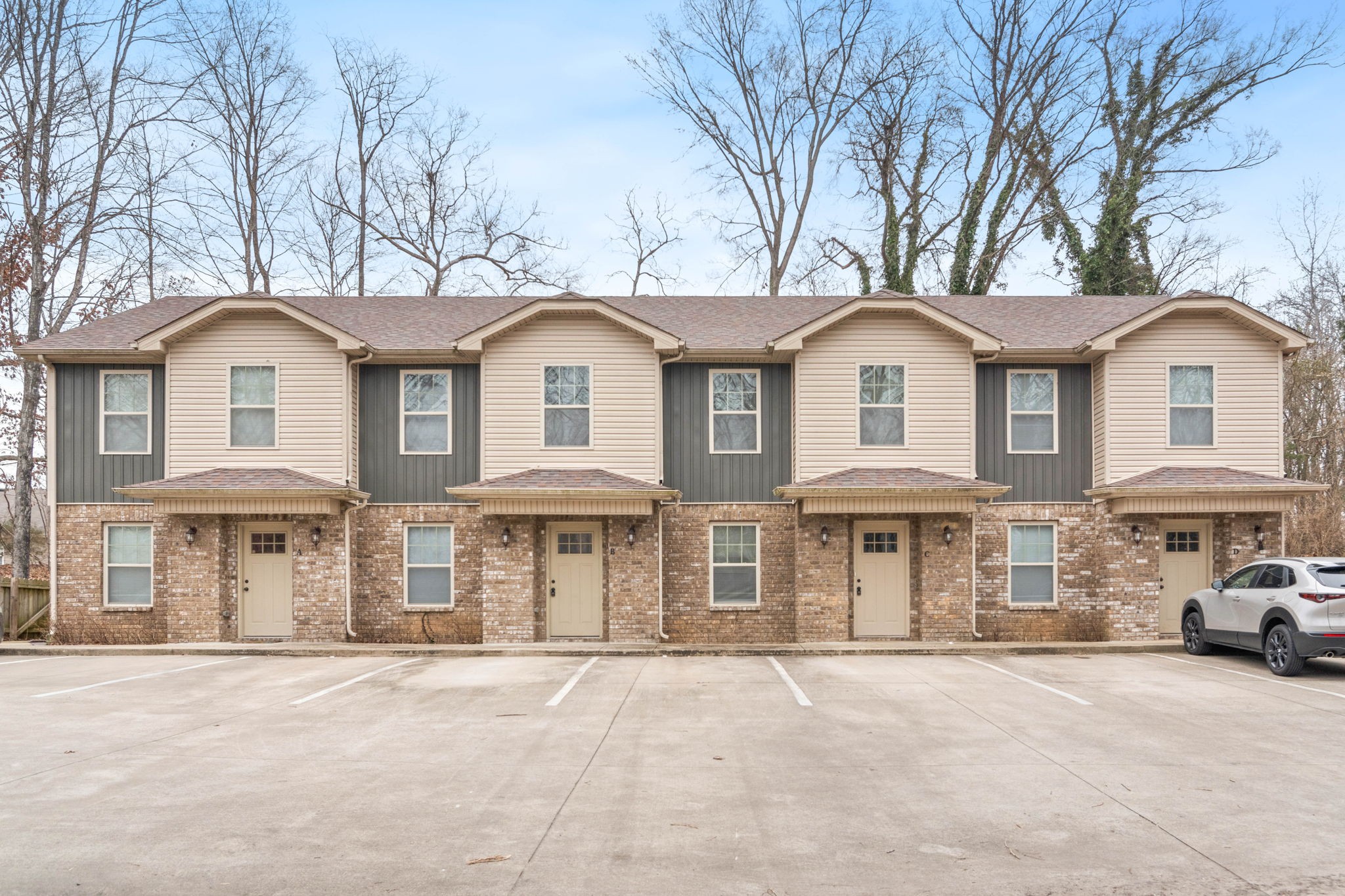 1560 E Knollwood Cir