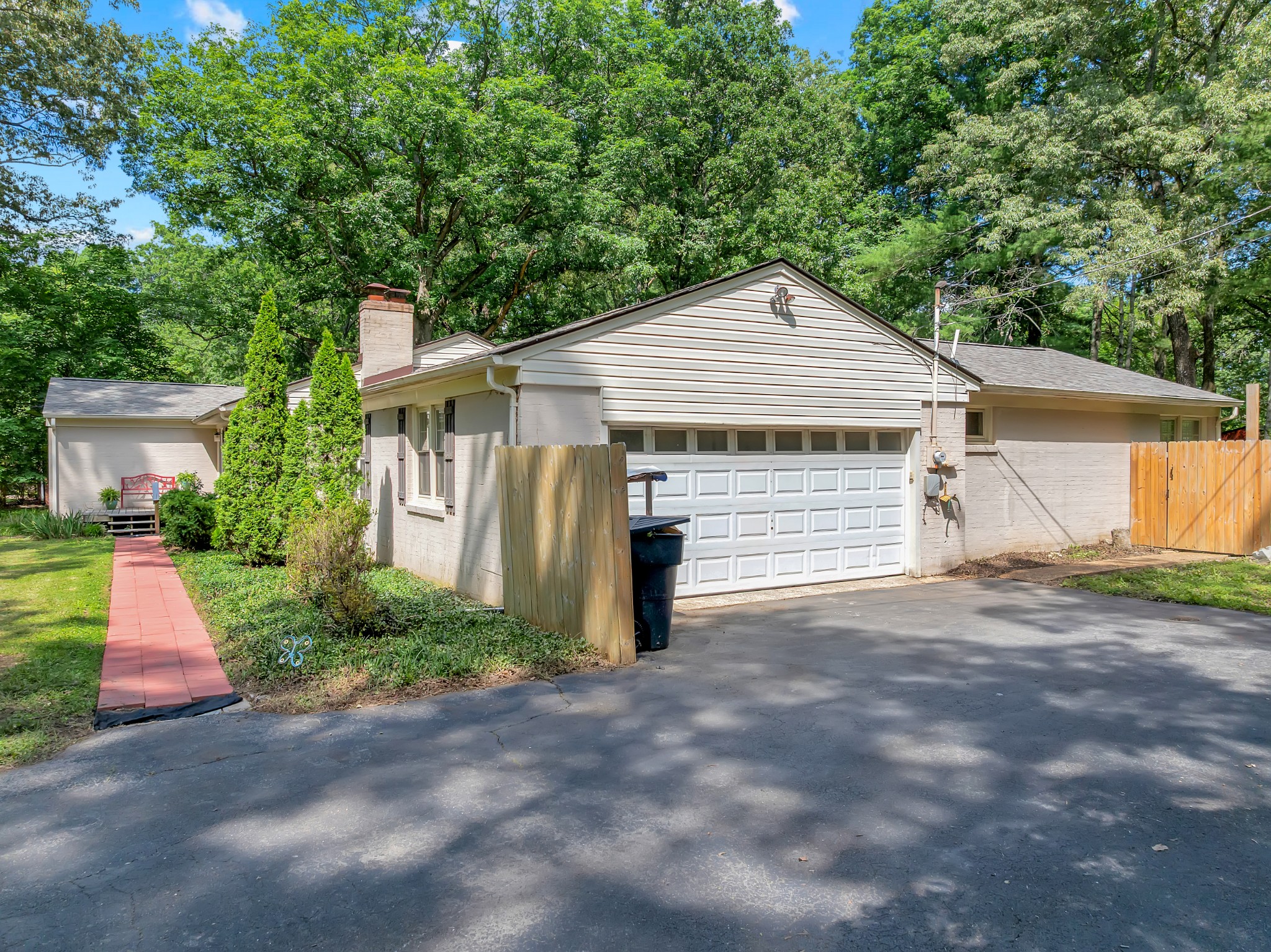 1004 Forrest Dr