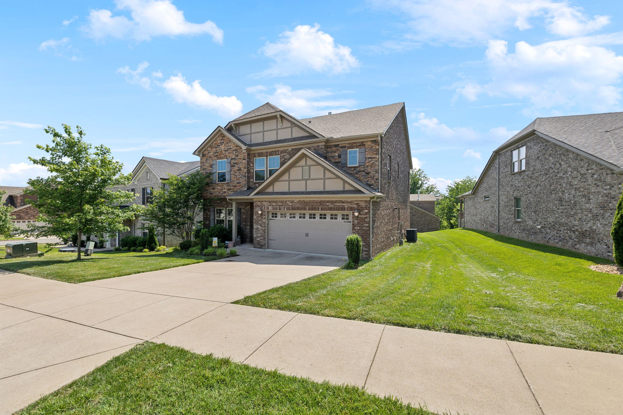 633 Fall Creek Cir