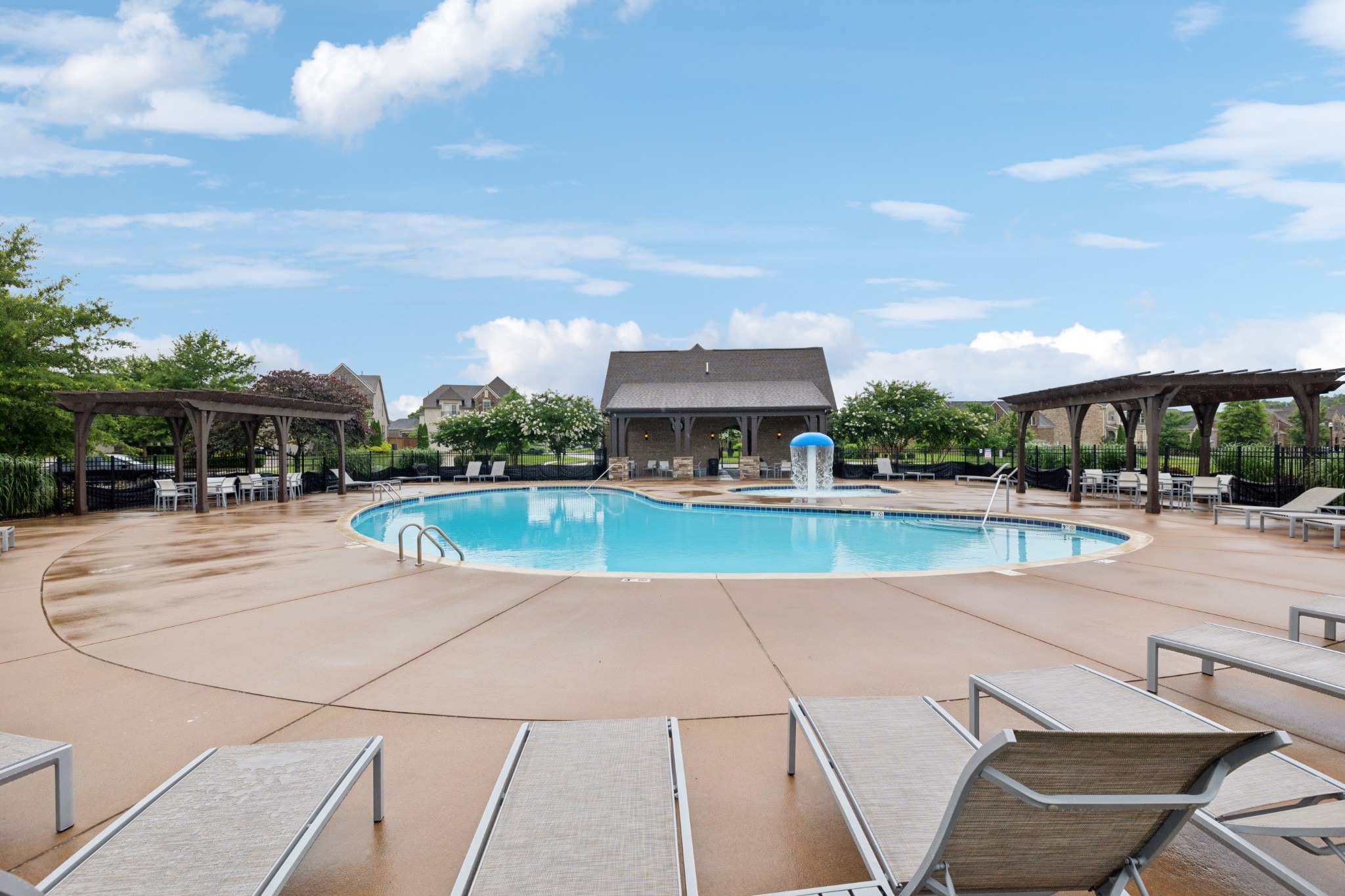 633 Fall Creek Cir