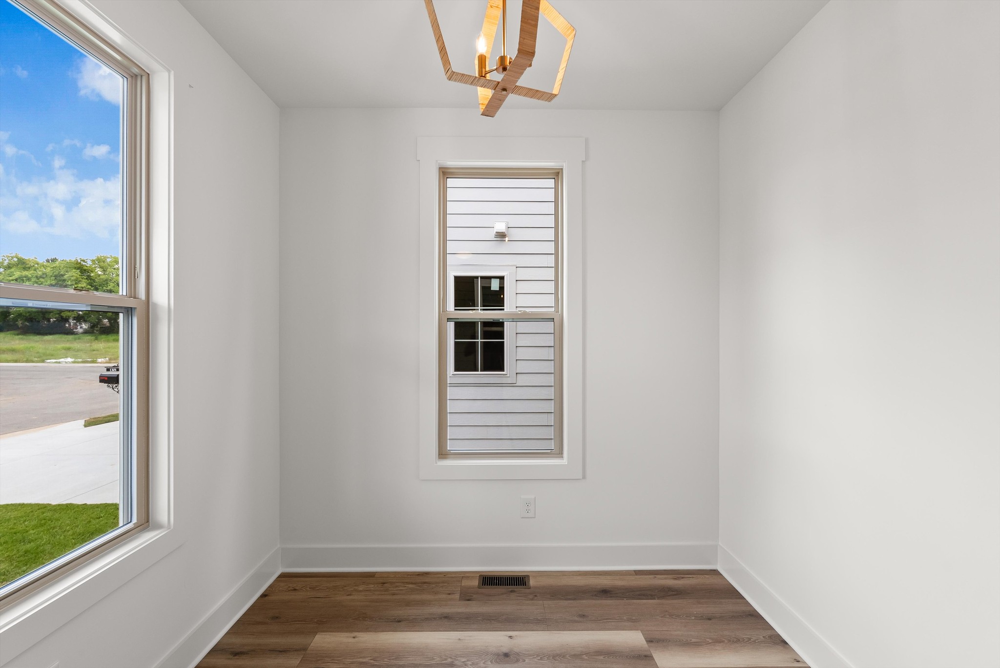 1305 Alderwood Pass