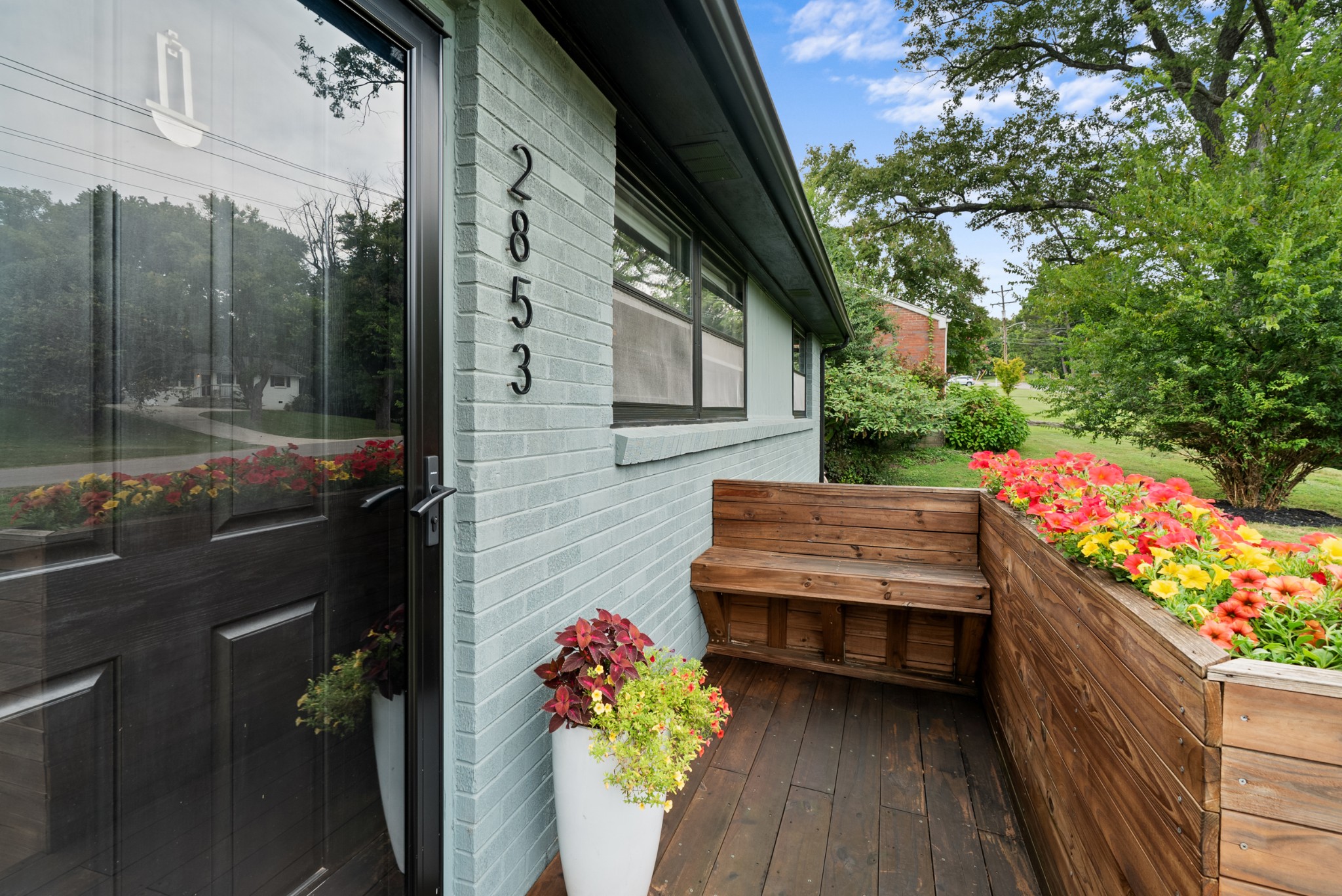 2853 Twin Lawn Dr