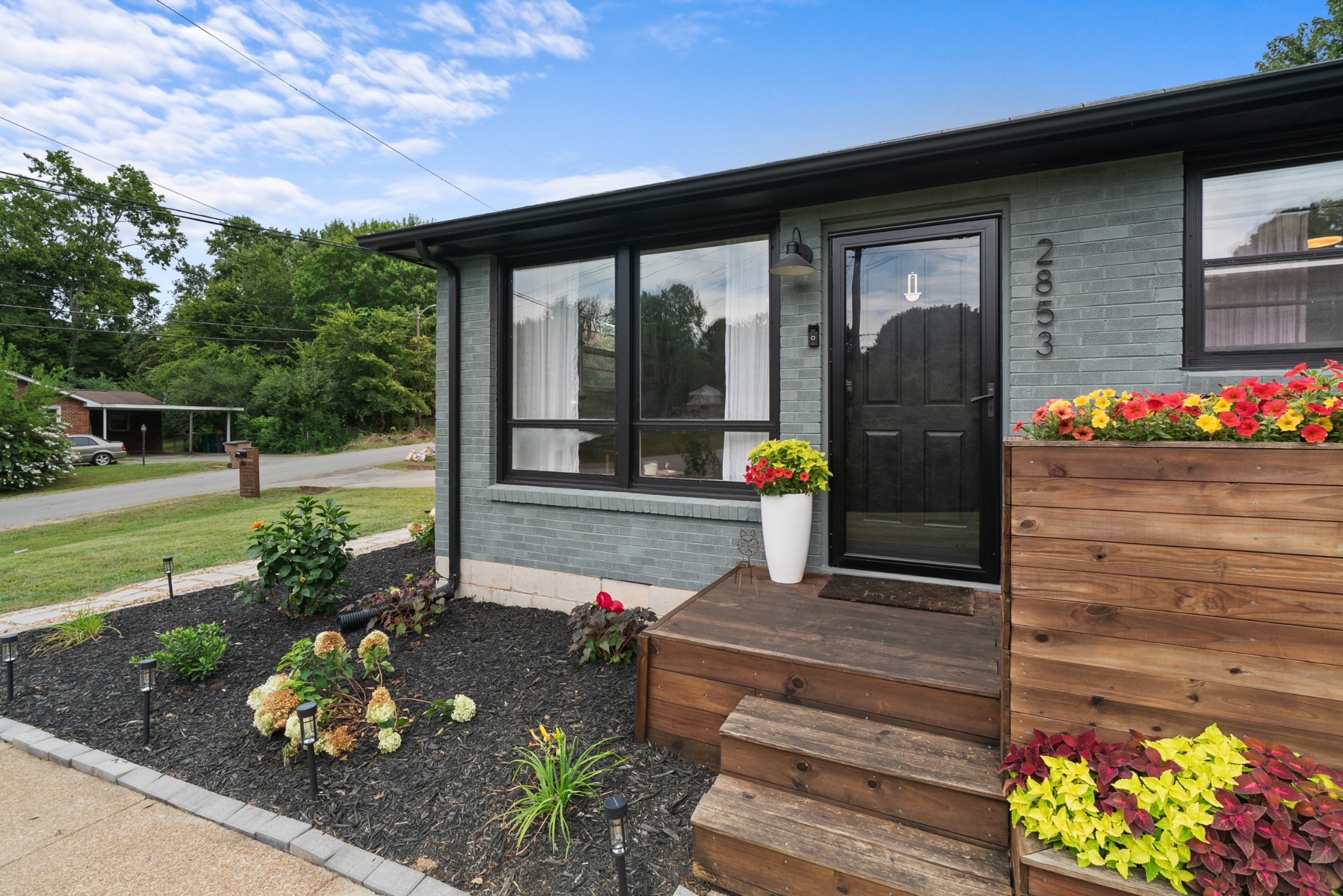 2853 Twin Lawn Dr