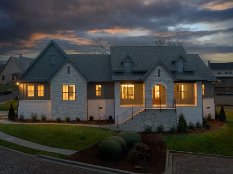 708 Halcyon Way Columbia TN 38401