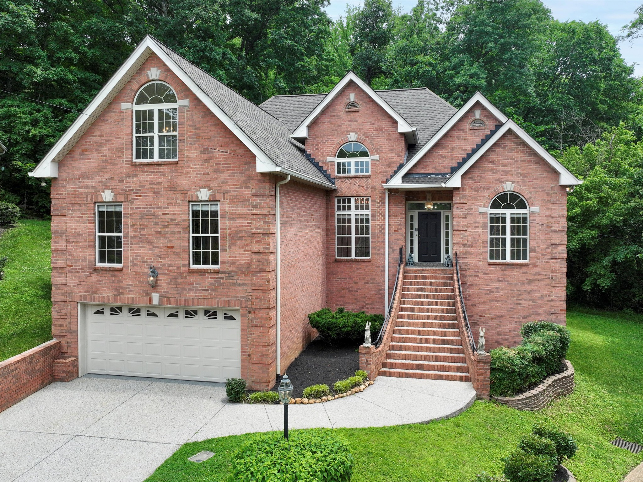 5012 Tulip Grove Ln