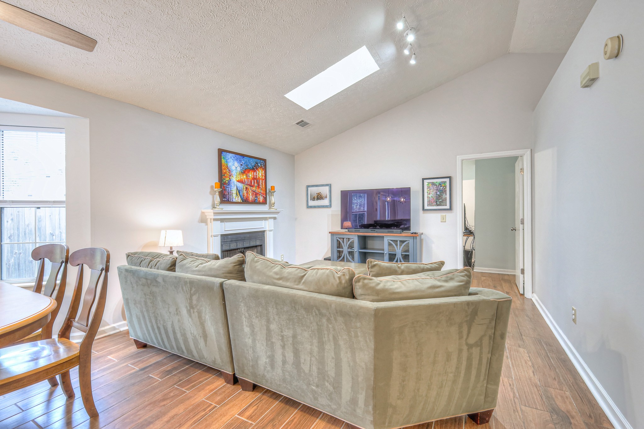 306 Montrose Ct
