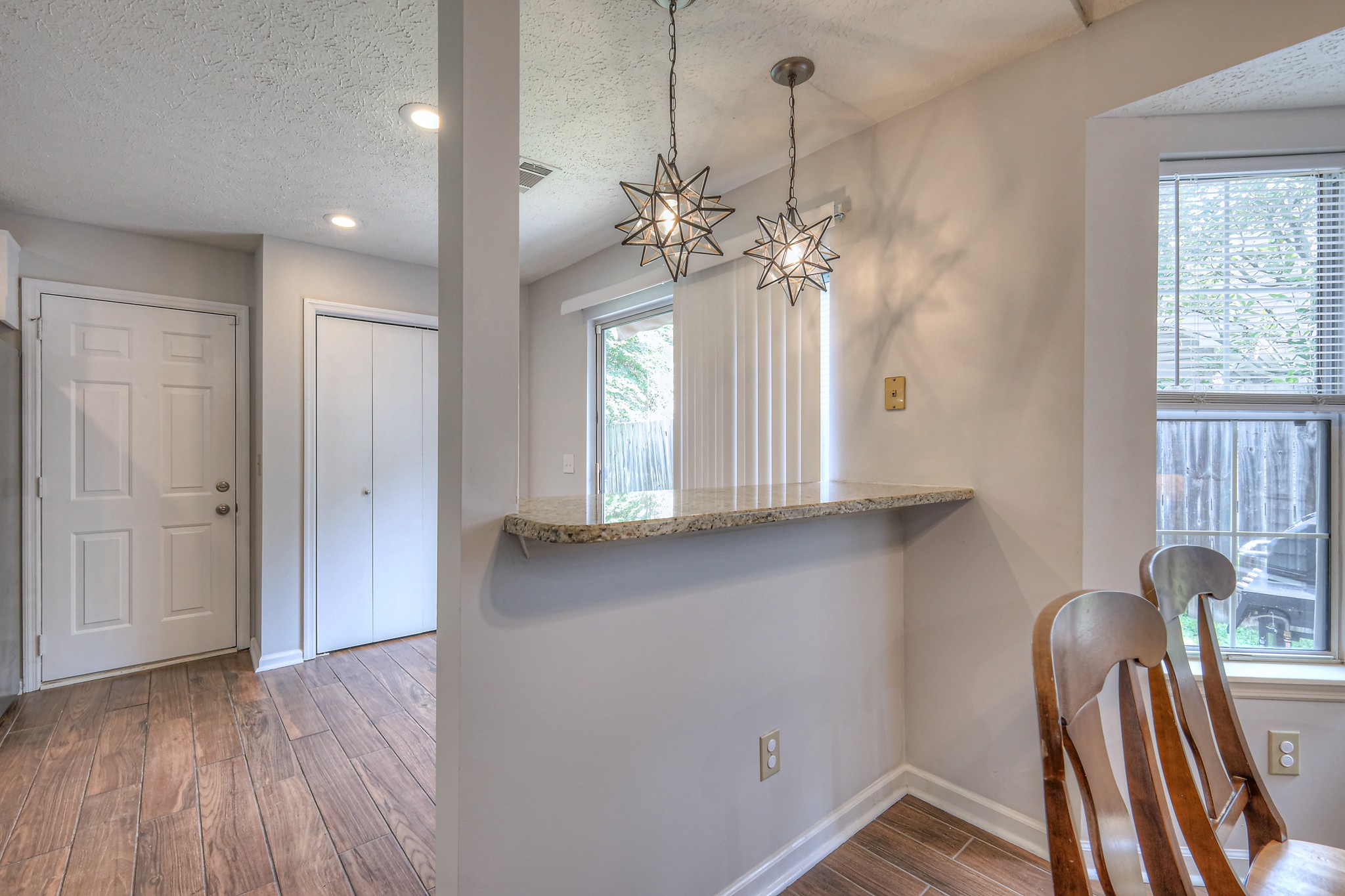 306 Montrose Ct
