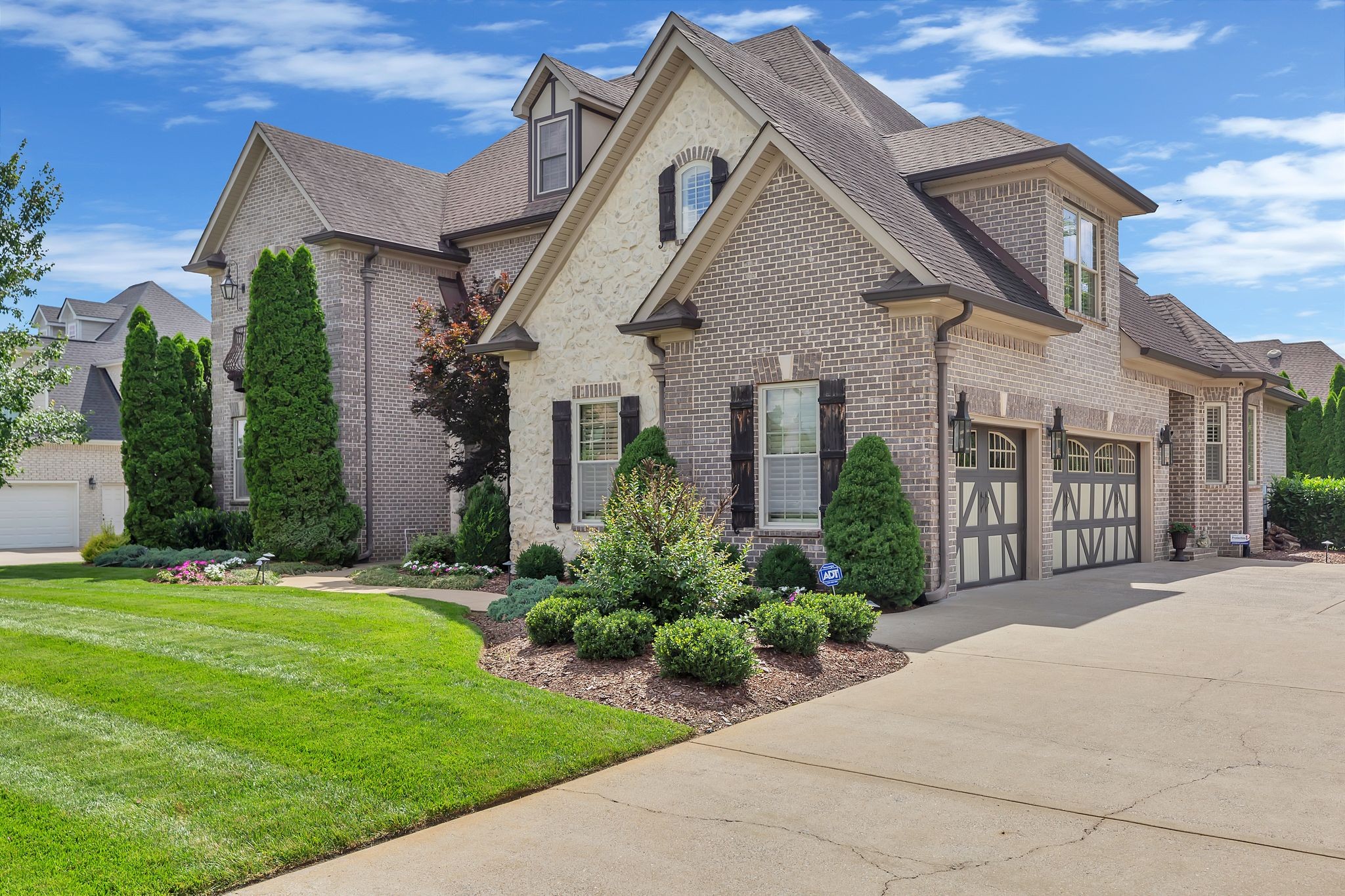 2811 Craythorne Dr