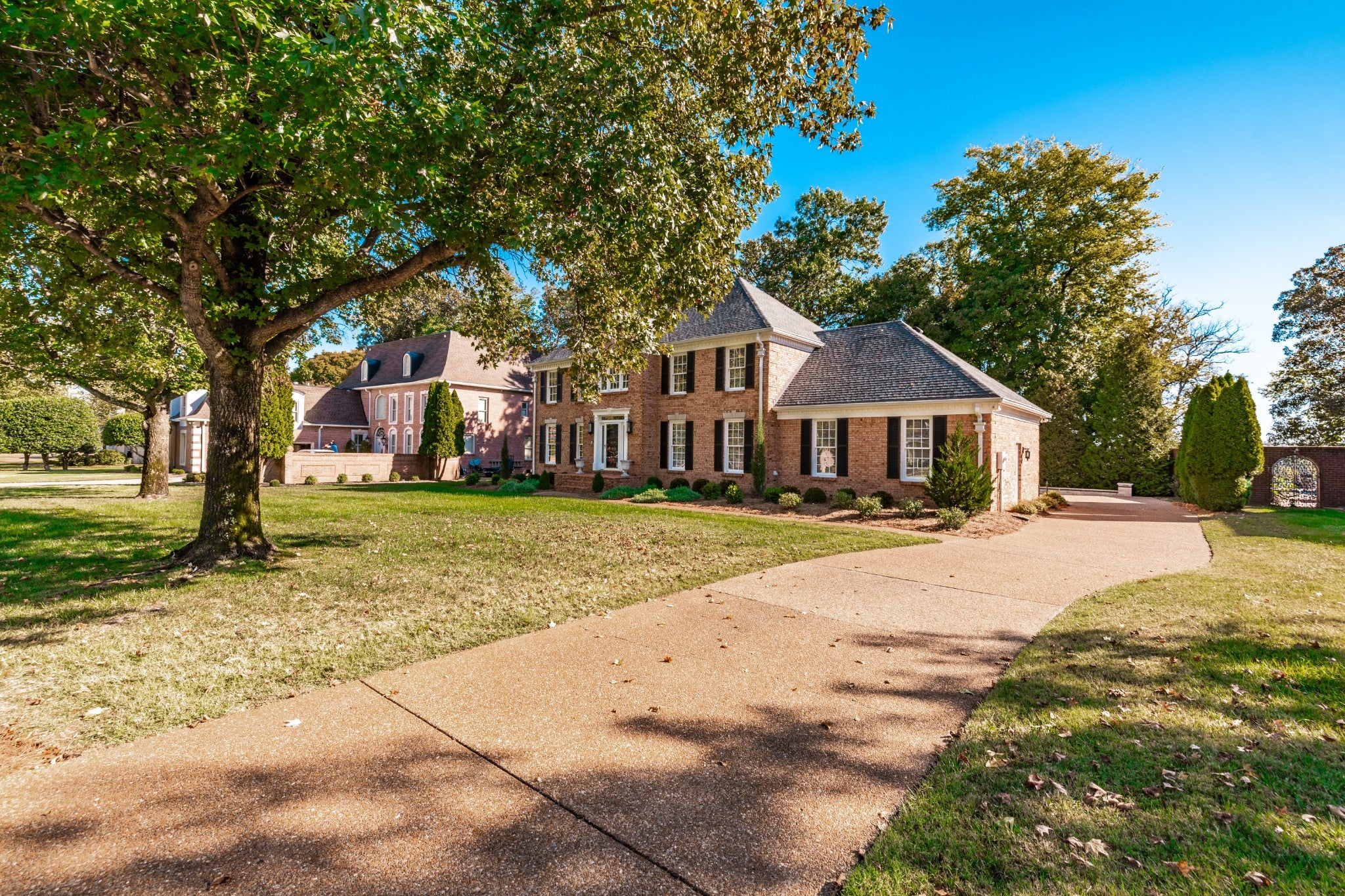214 Woodlake Dr