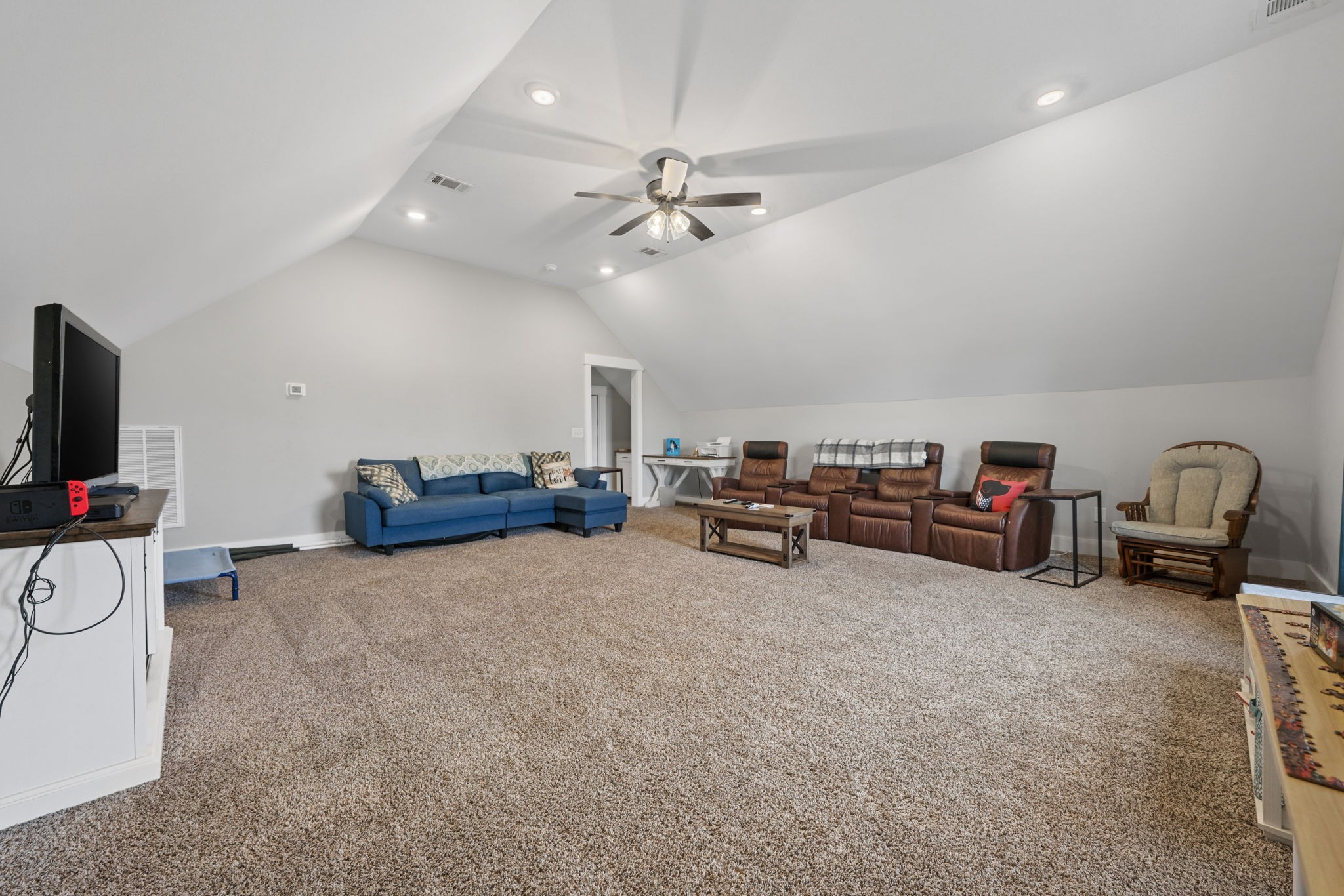 2086 Beverly Ct