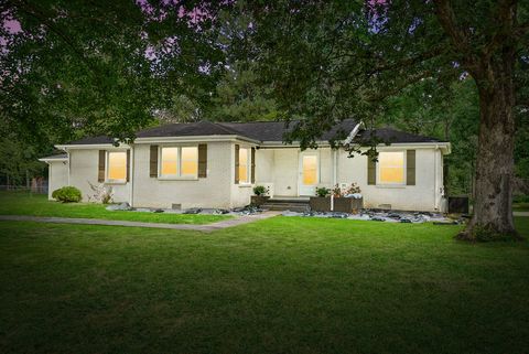 1561 Woodlawn Rd Clarksville TN 37042