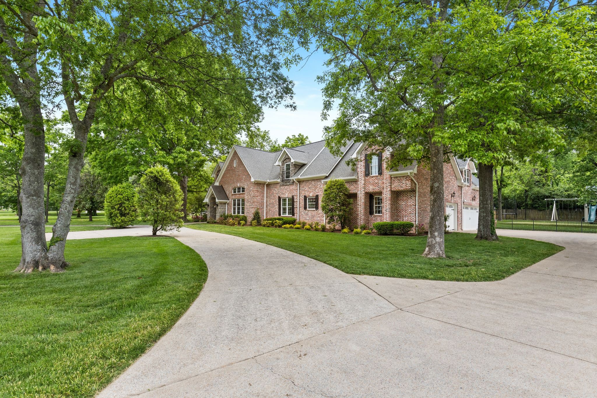 4518 Carlton Dr