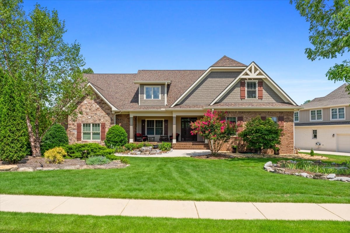 4014 Hawks Way NE