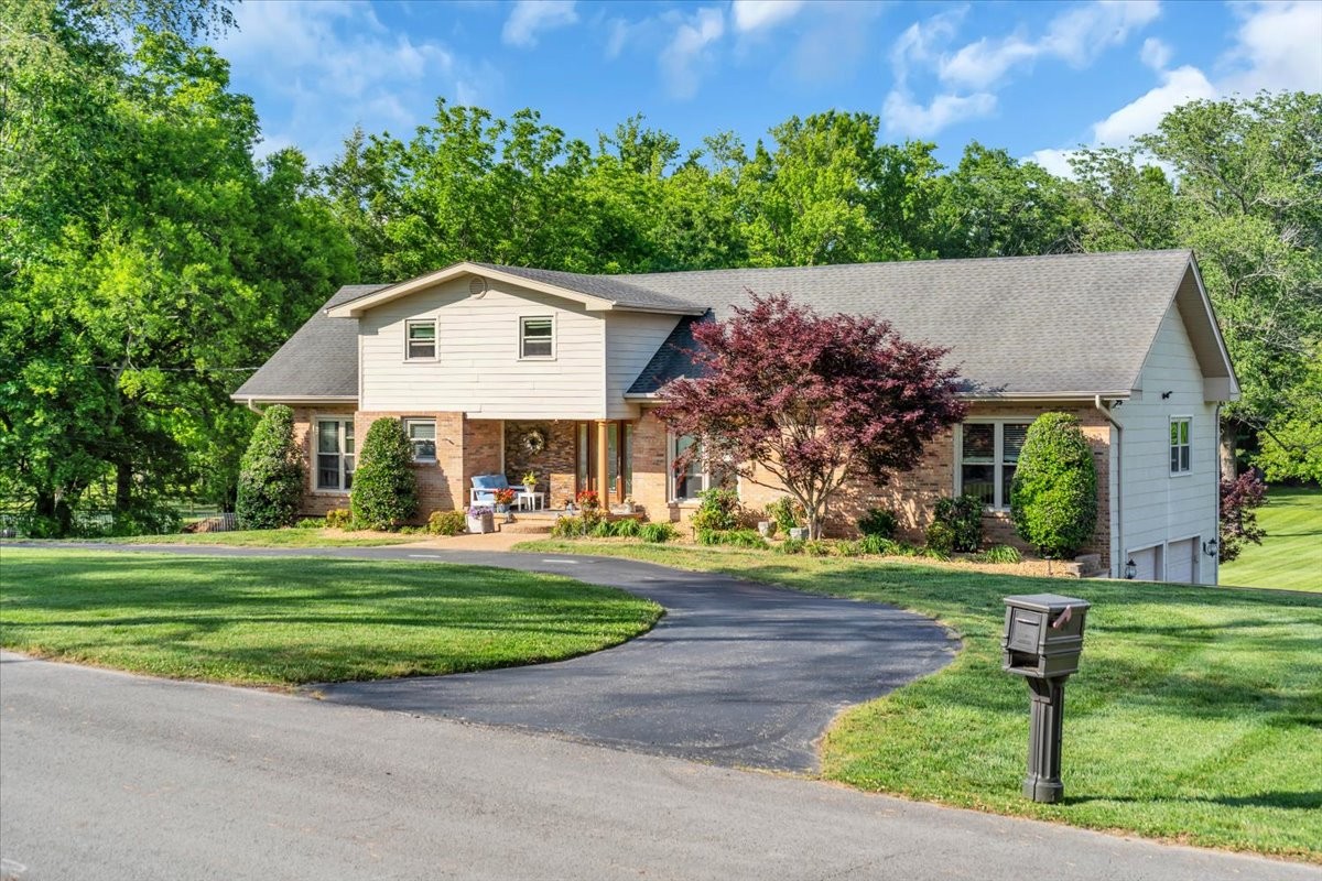 1205 Sycamore Dr