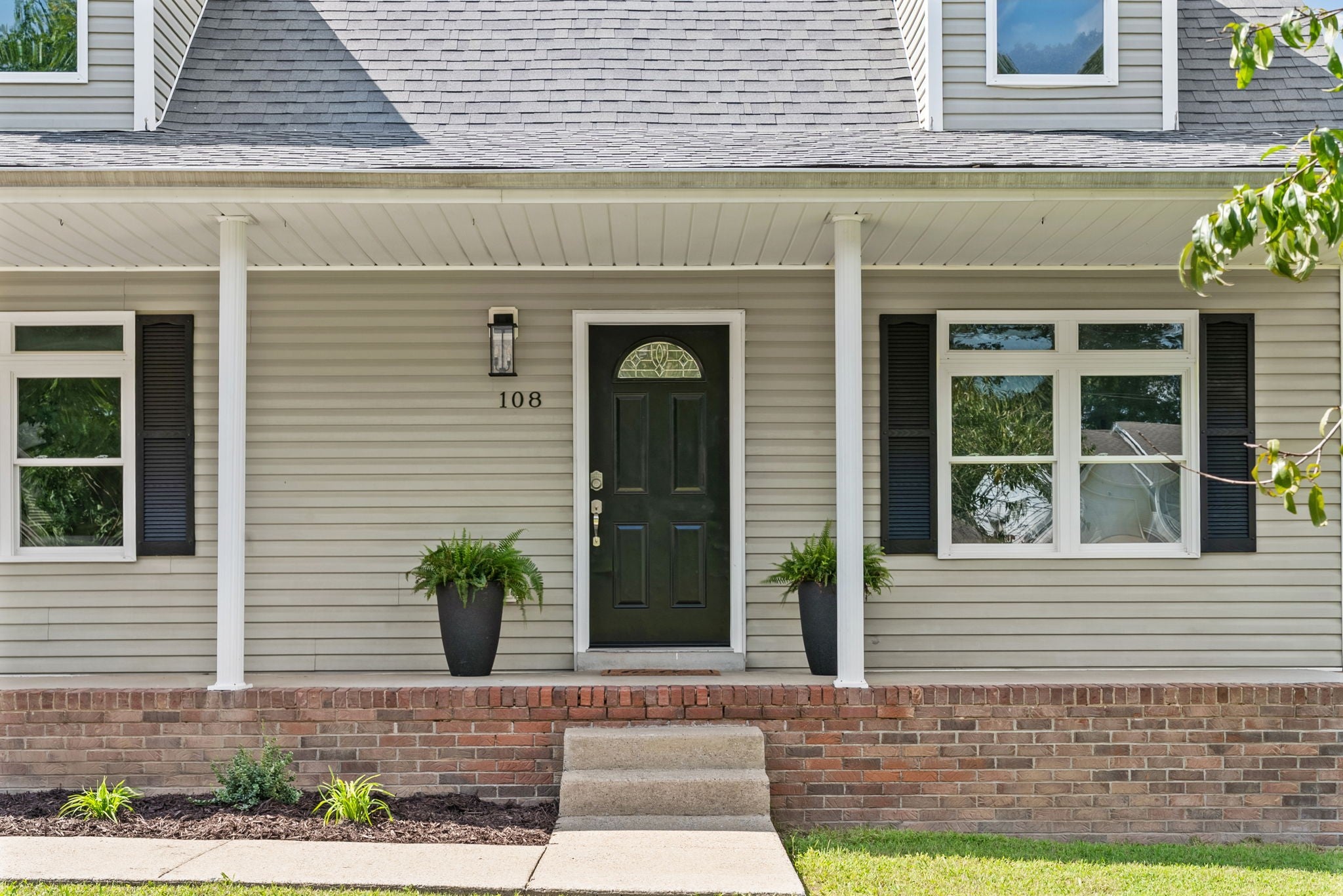 108 Oak Tree Dr
