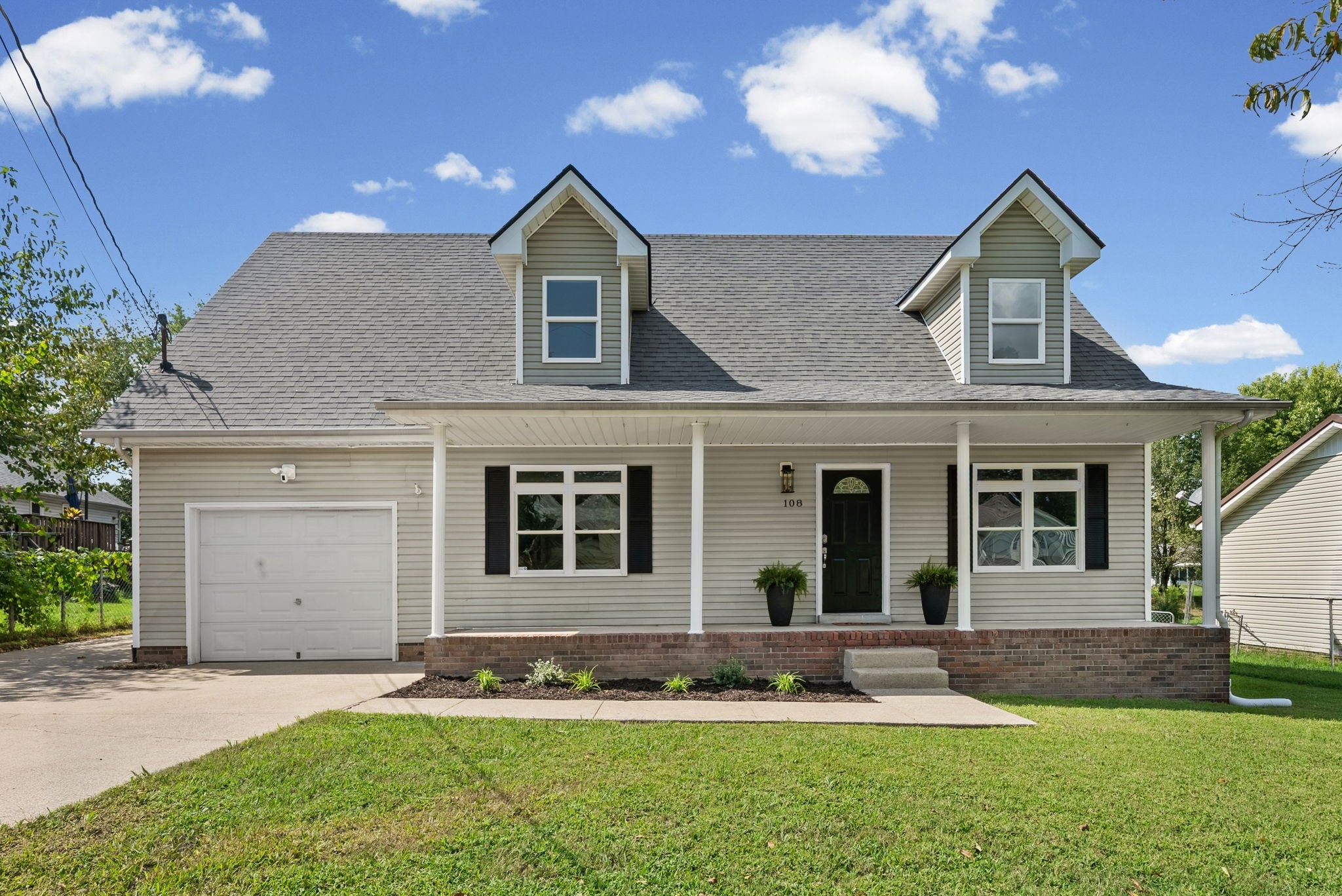 108 Oak Tree Dr