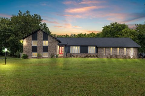 1025 Claremont Dr Columbia TN 38401