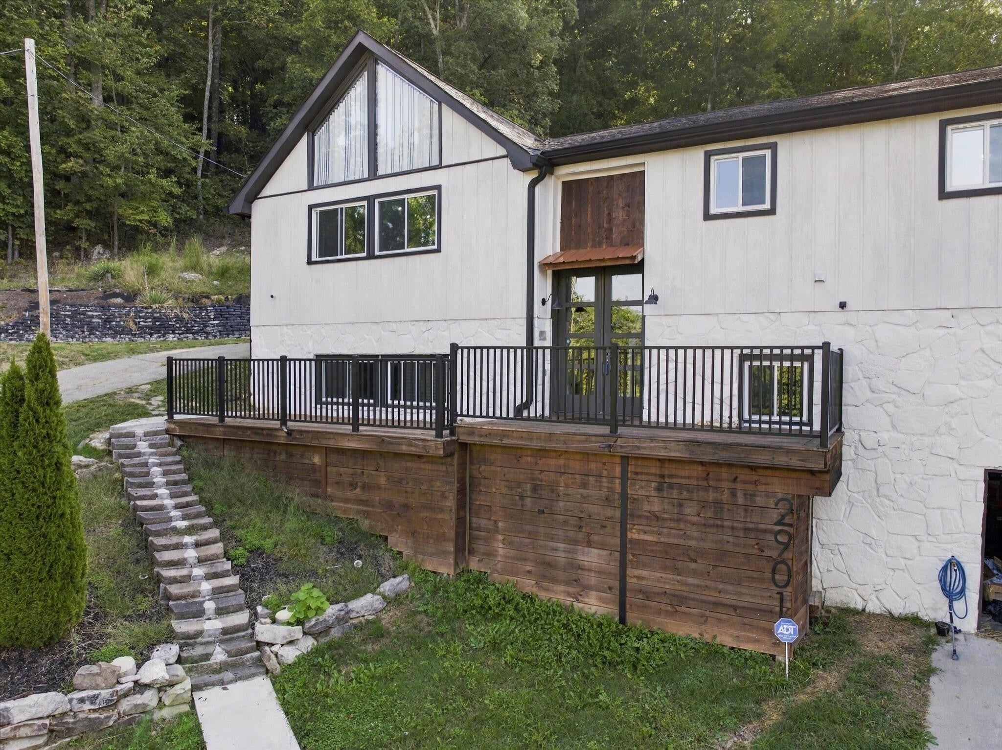 2901 Huckleberry Lane