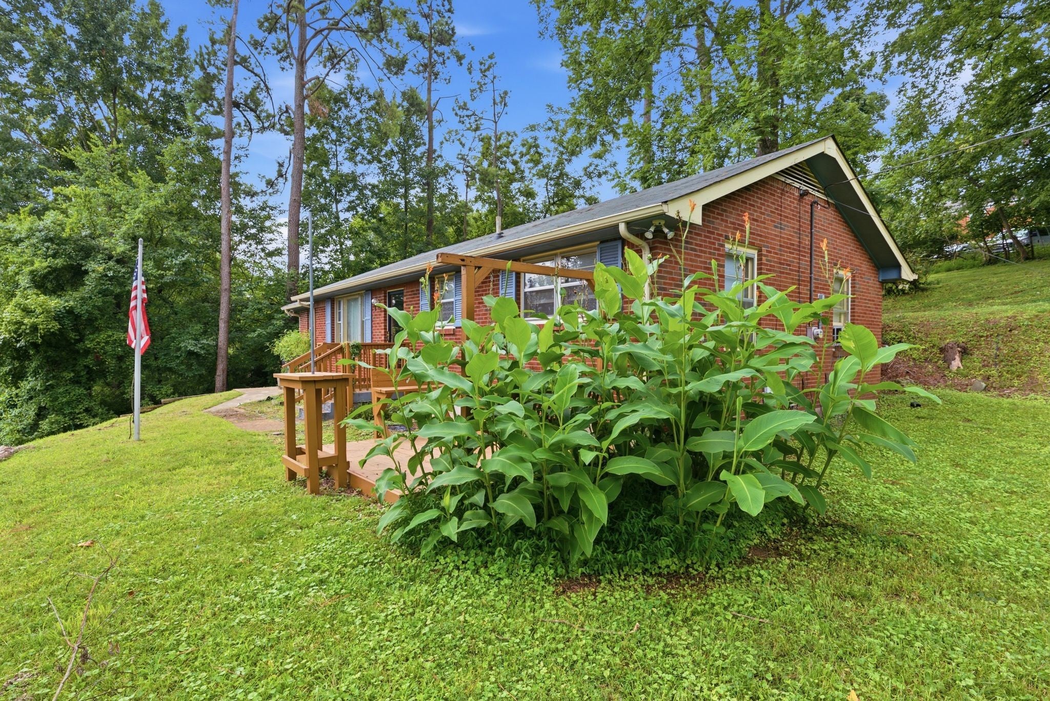 701 Eastland Ct