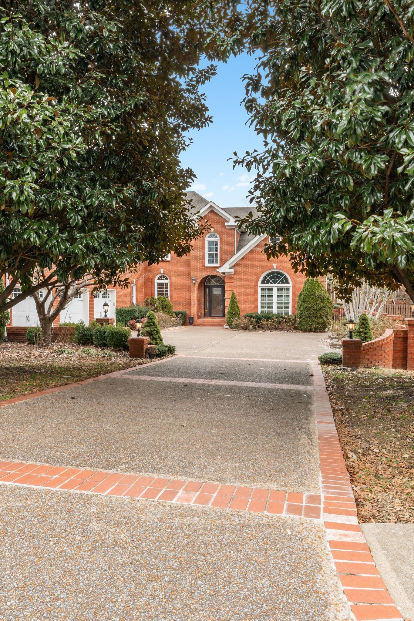 126 N Country Club Dr