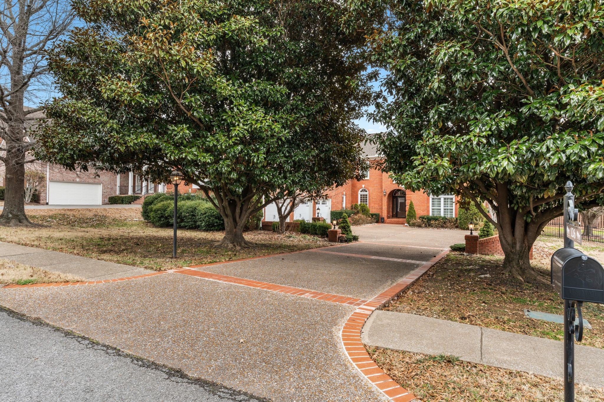 126 N Country Club Dr