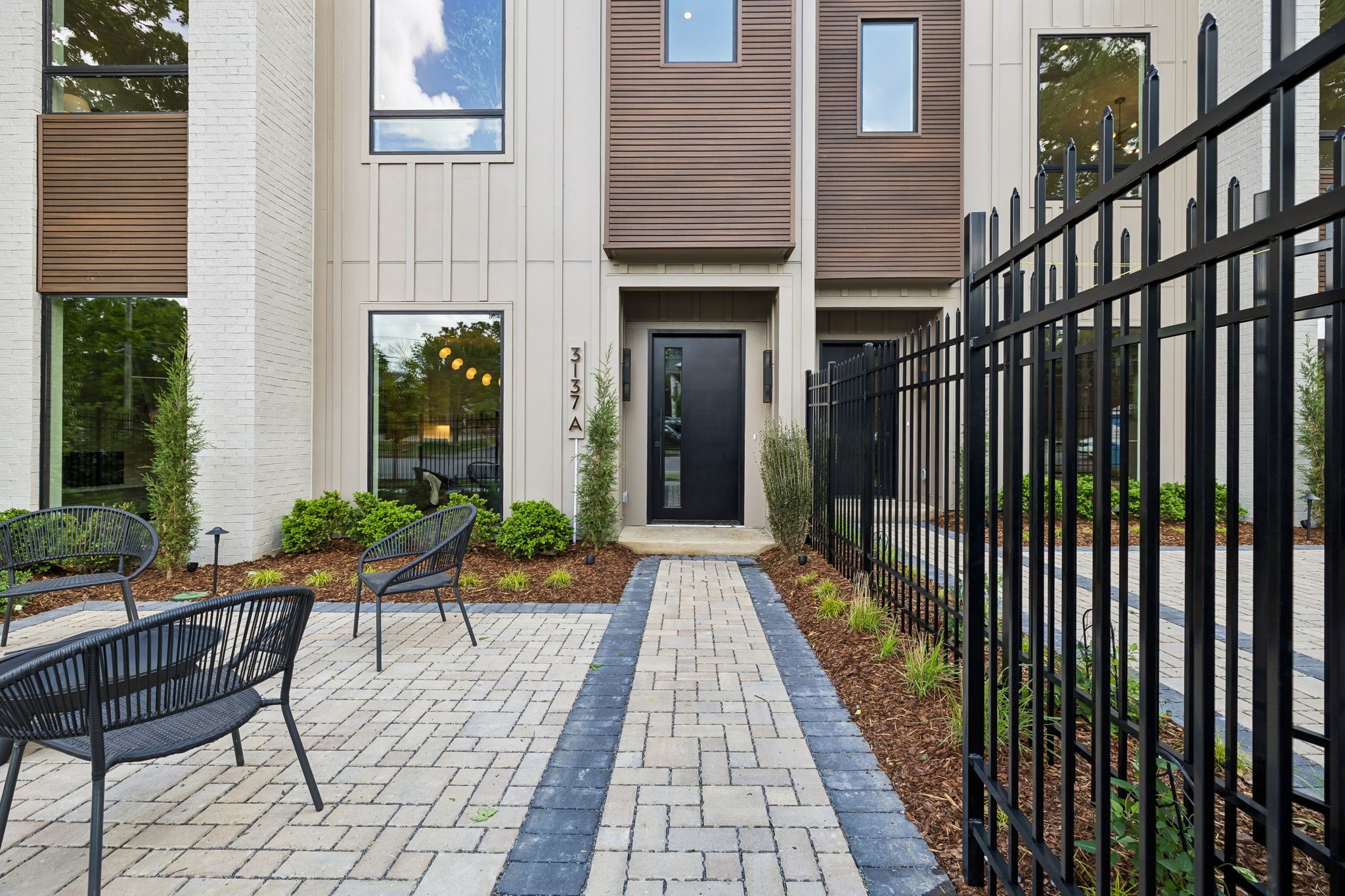 3137A Long Blvd