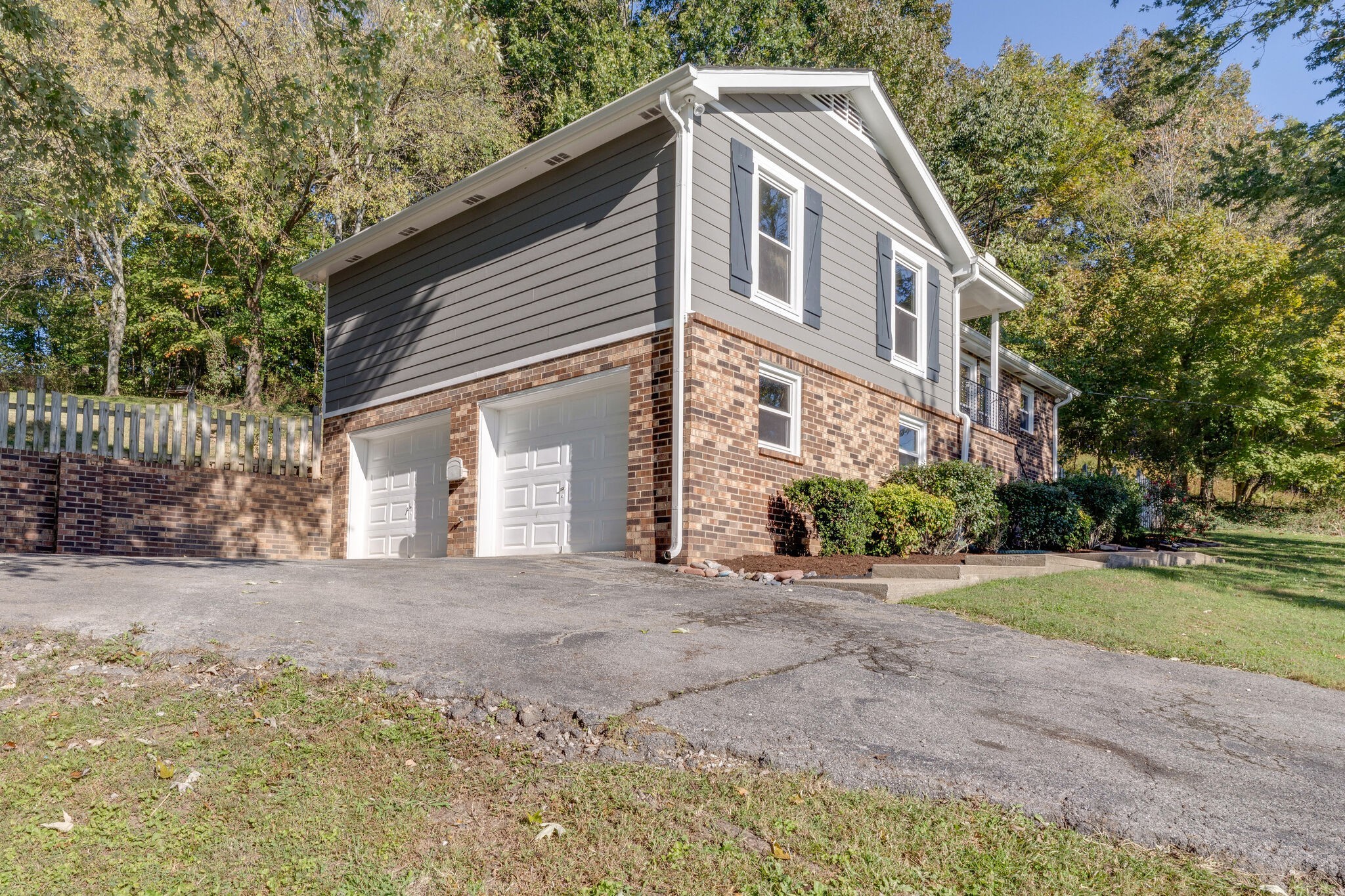 185 Honeysuckle Dr