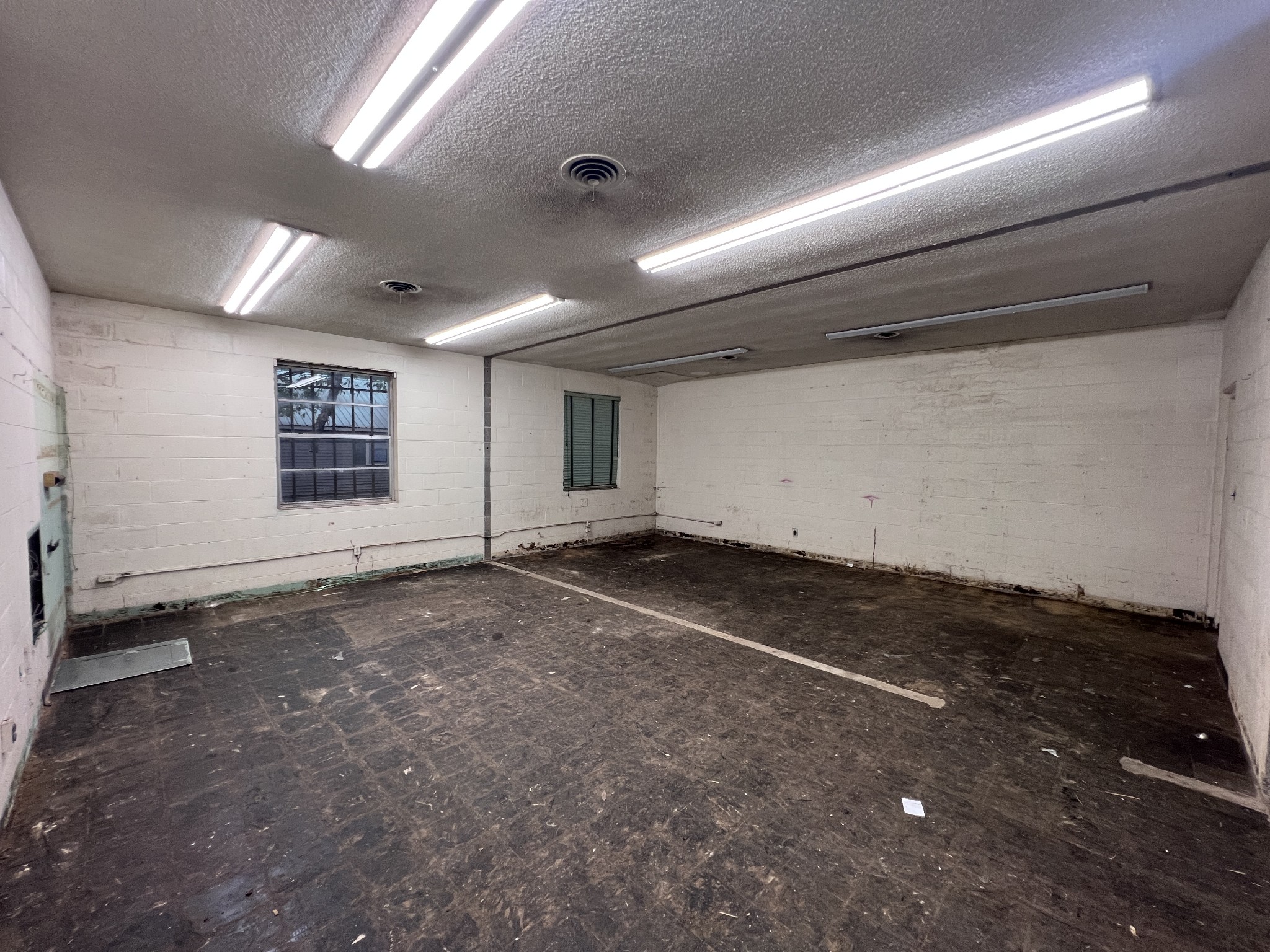 211 Walnut Ave W