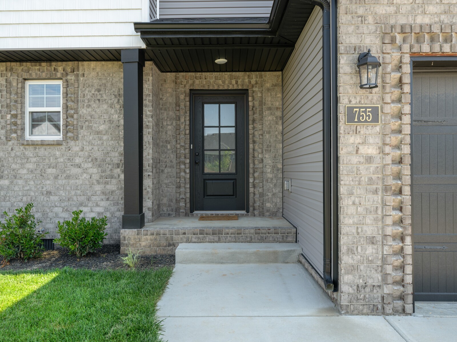 755 Banister Dr