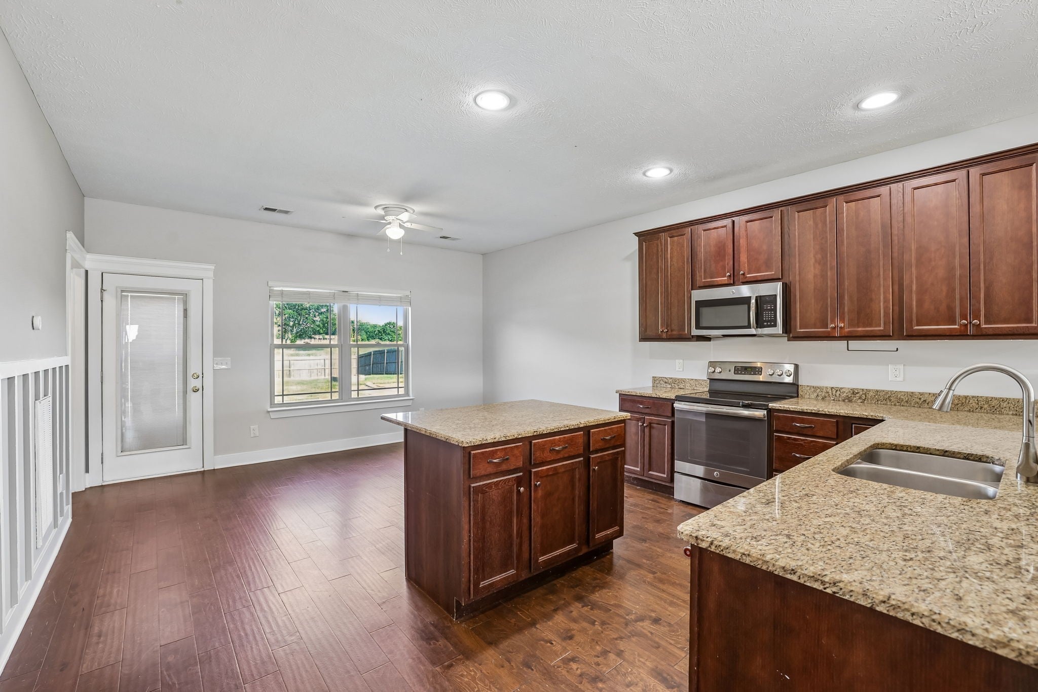 212 Ralen Ave
