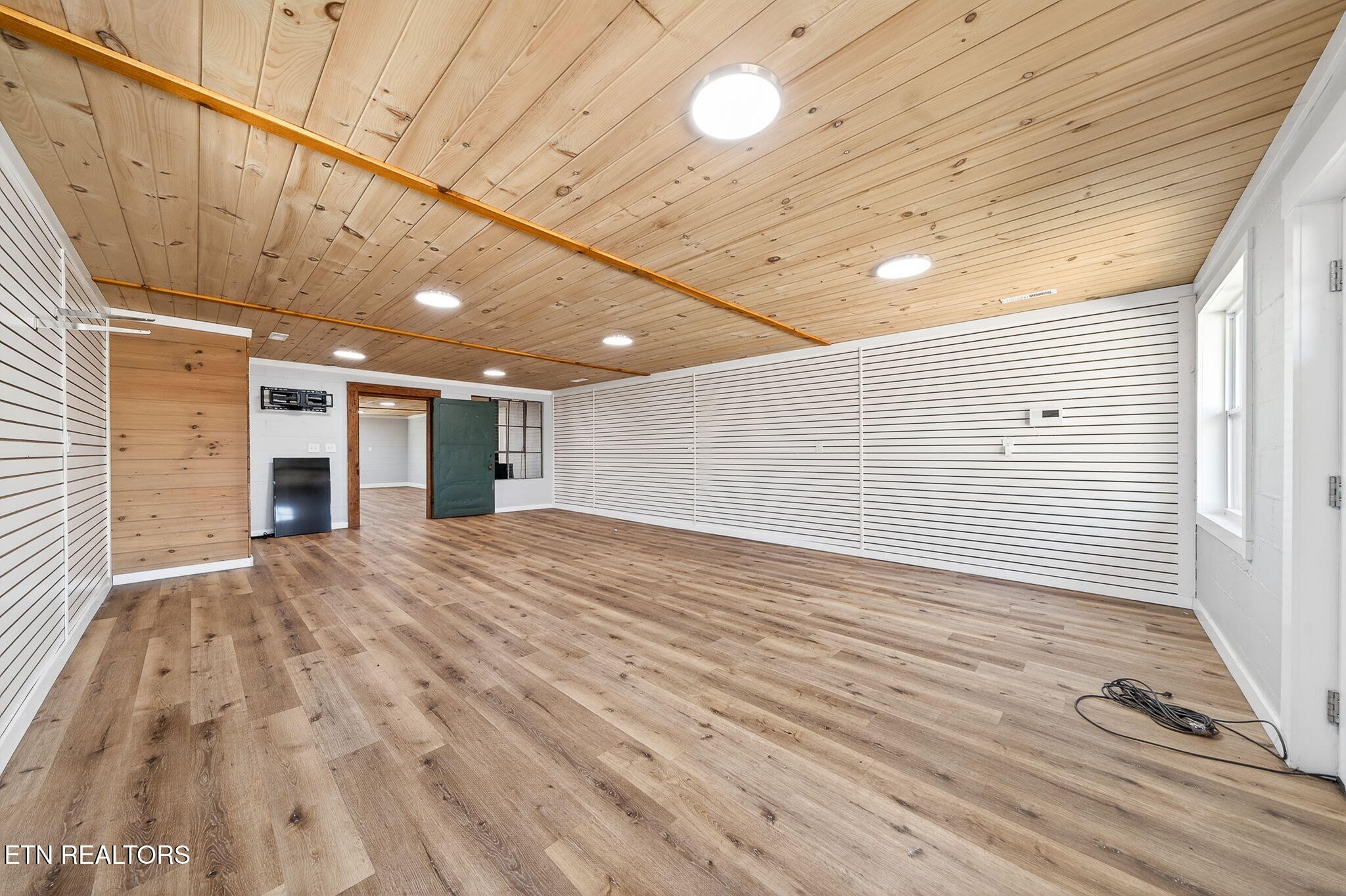 2490 Chestnut Hill Rd