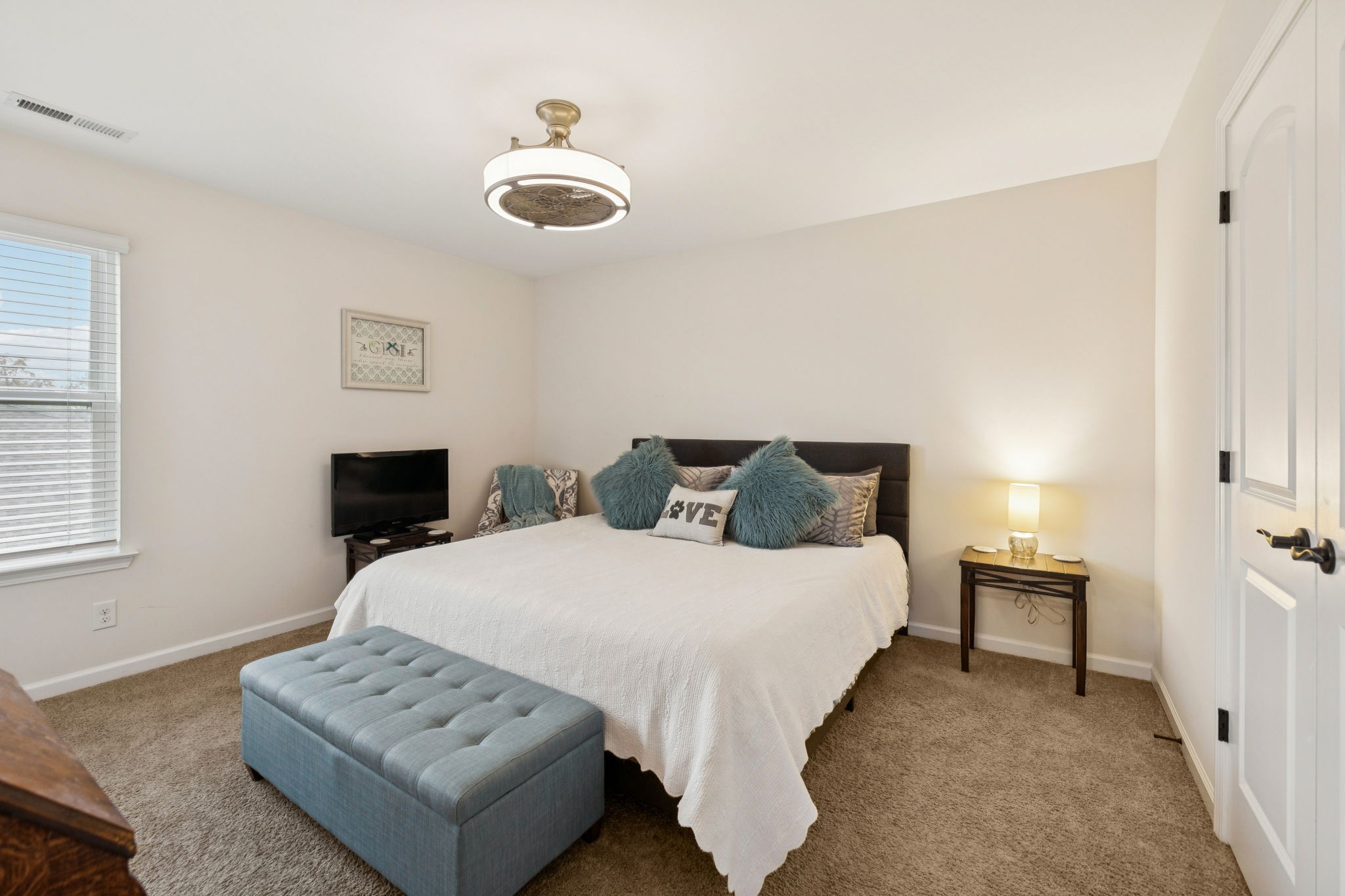 Gallatin, Tennessee 37066, United States, 4 Bedrooms Bedrooms, ,4 BathroomsBathrooms,Residential,Active,235704