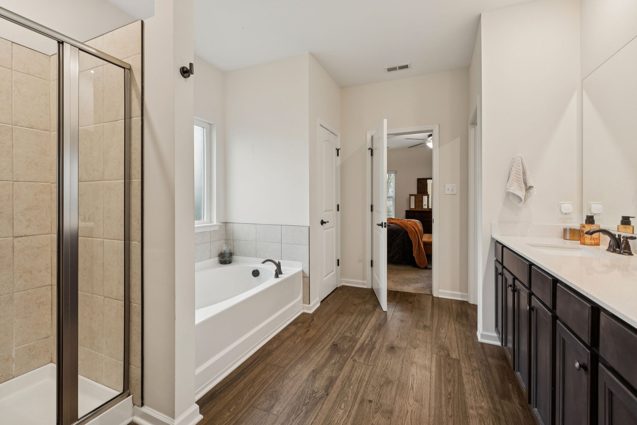 Gallatin, Tennessee 37066, United States, 4 Bedrooms Bedrooms, ,4 BathroomsBathrooms,Residential,Active,235704