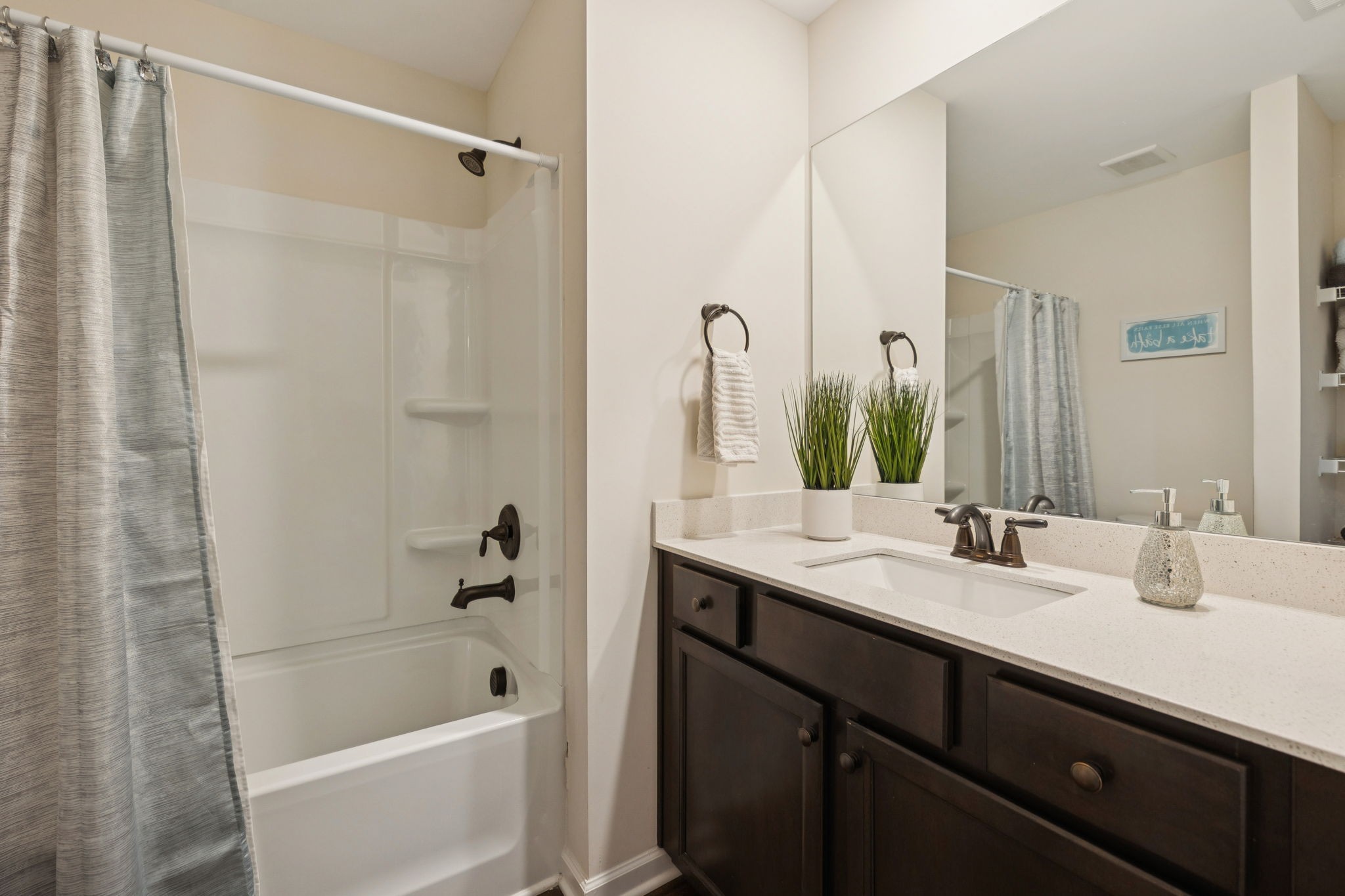 Gallatin, Tennessee 37066, United States, 4 Bedrooms Bedrooms, ,4 BathroomsBathrooms,Residential,Active,235704