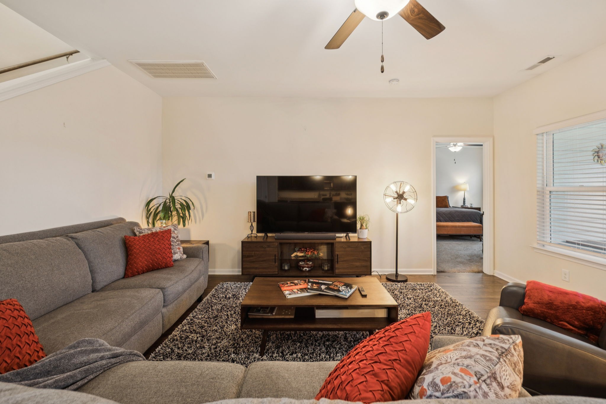 Gallatin, Tennessee 37066, United States, 4 Bedrooms Bedrooms, ,4 BathroomsBathrooms,Residential,Active,235704