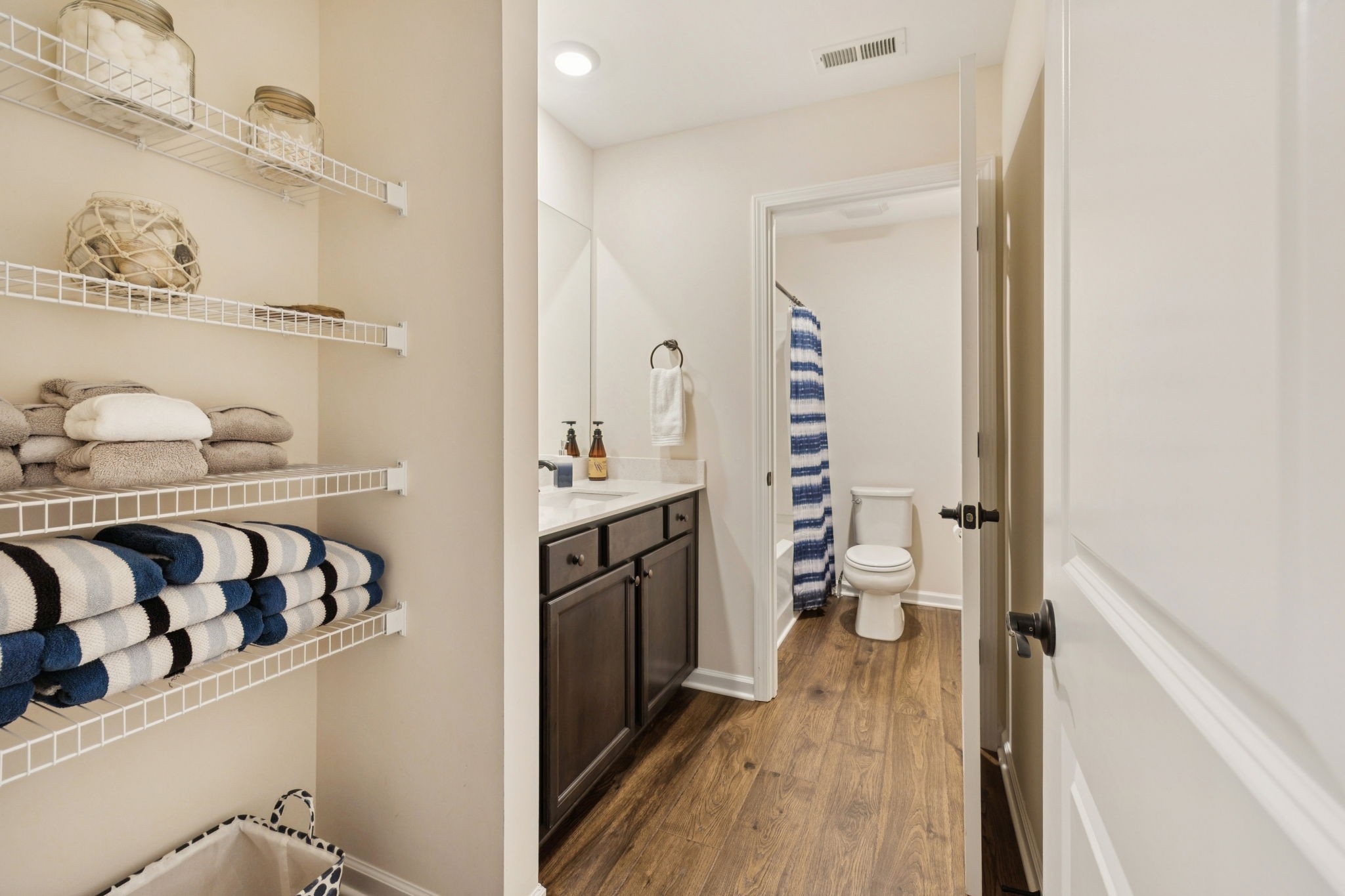 Gallatin, Tennessee 37066, United States, 4 Bedrooms Bedrooms, ,4 BathroomsBathrooms,Residential,Active,235704