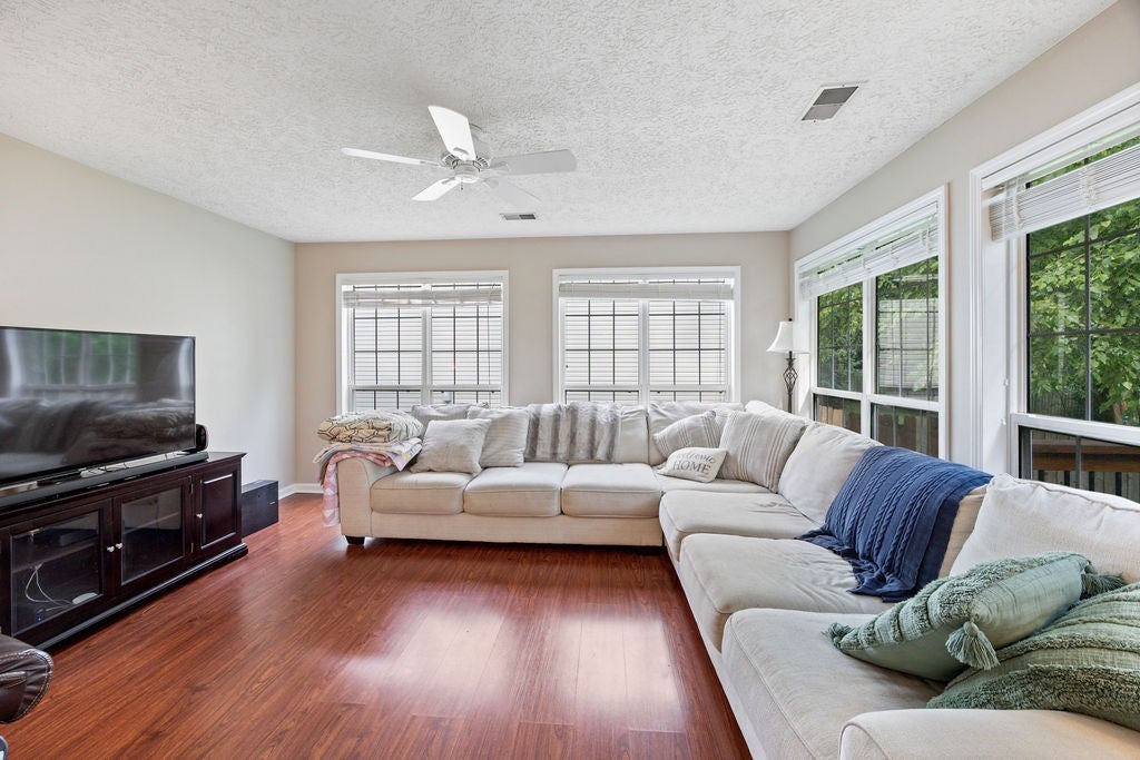 3-bed listing at 6145 Hampton Hall Way, Hermitage
