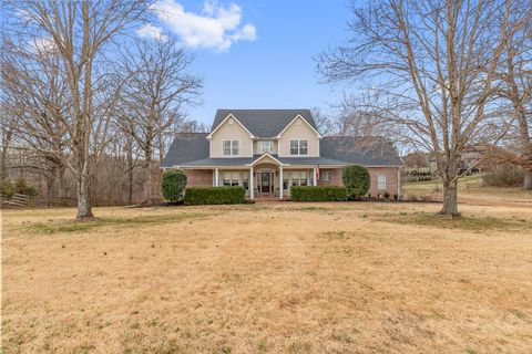 1000 Bradby Dr Burns TN 37029