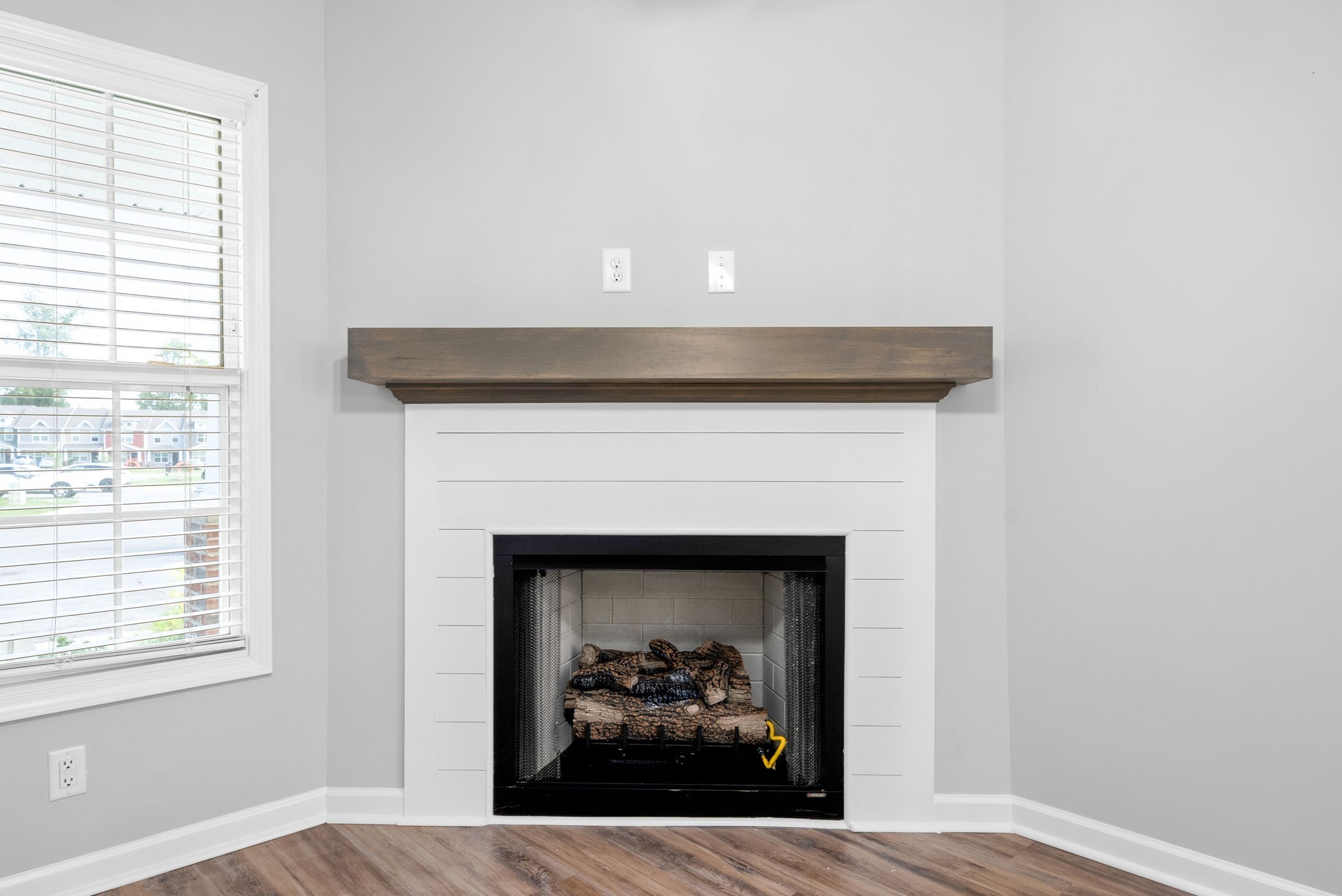 Clarksville, Tennessee 37040, United States, 3 Bedrooms Bedrooms, ,3 BathroomsBathrooms,Residential,Active,215558