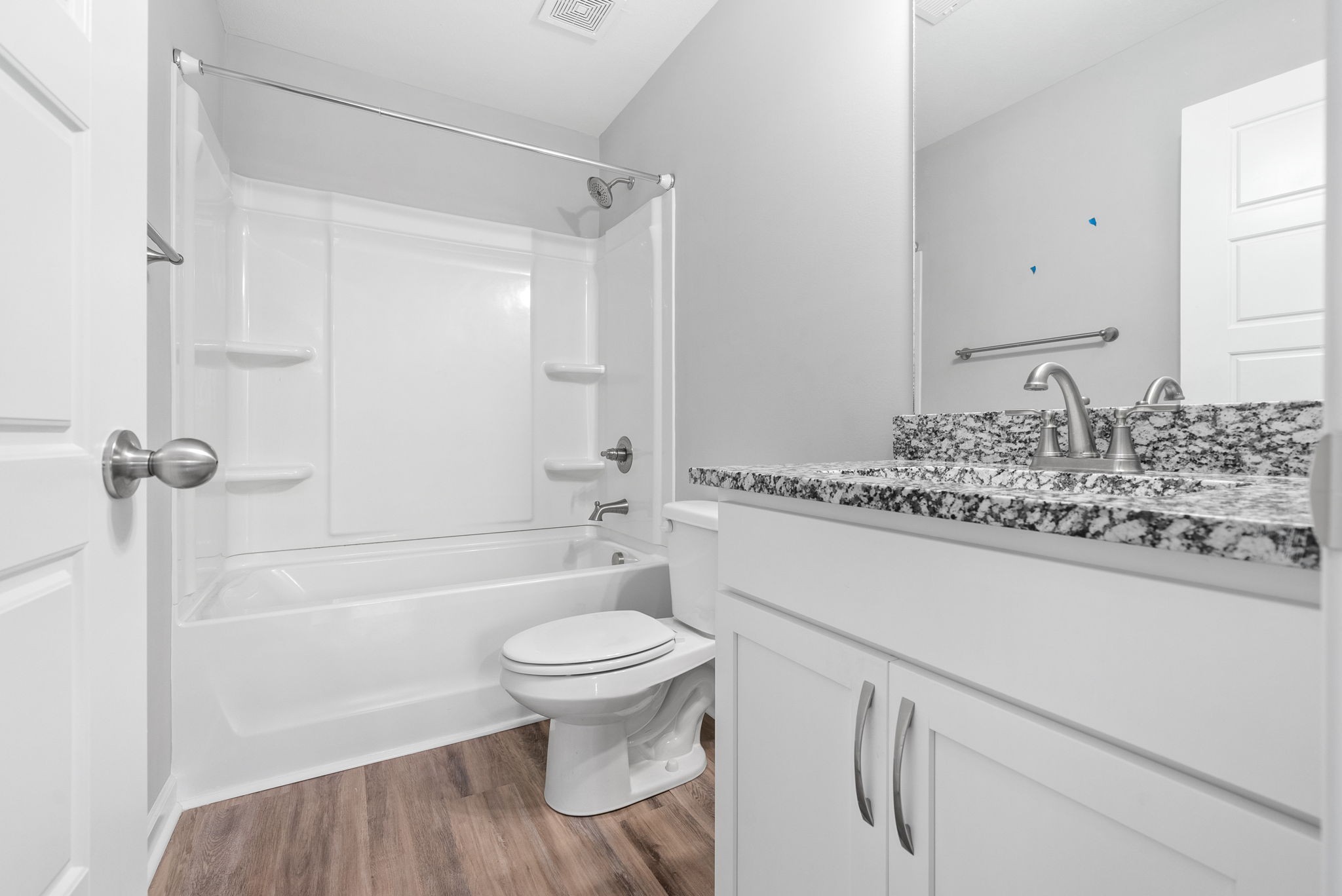 Clarksville, Tennessee 37040, United States, 3 Bedrooms Bedrooms, ,3 BathroomsBathrooms,Residential,Active,215558