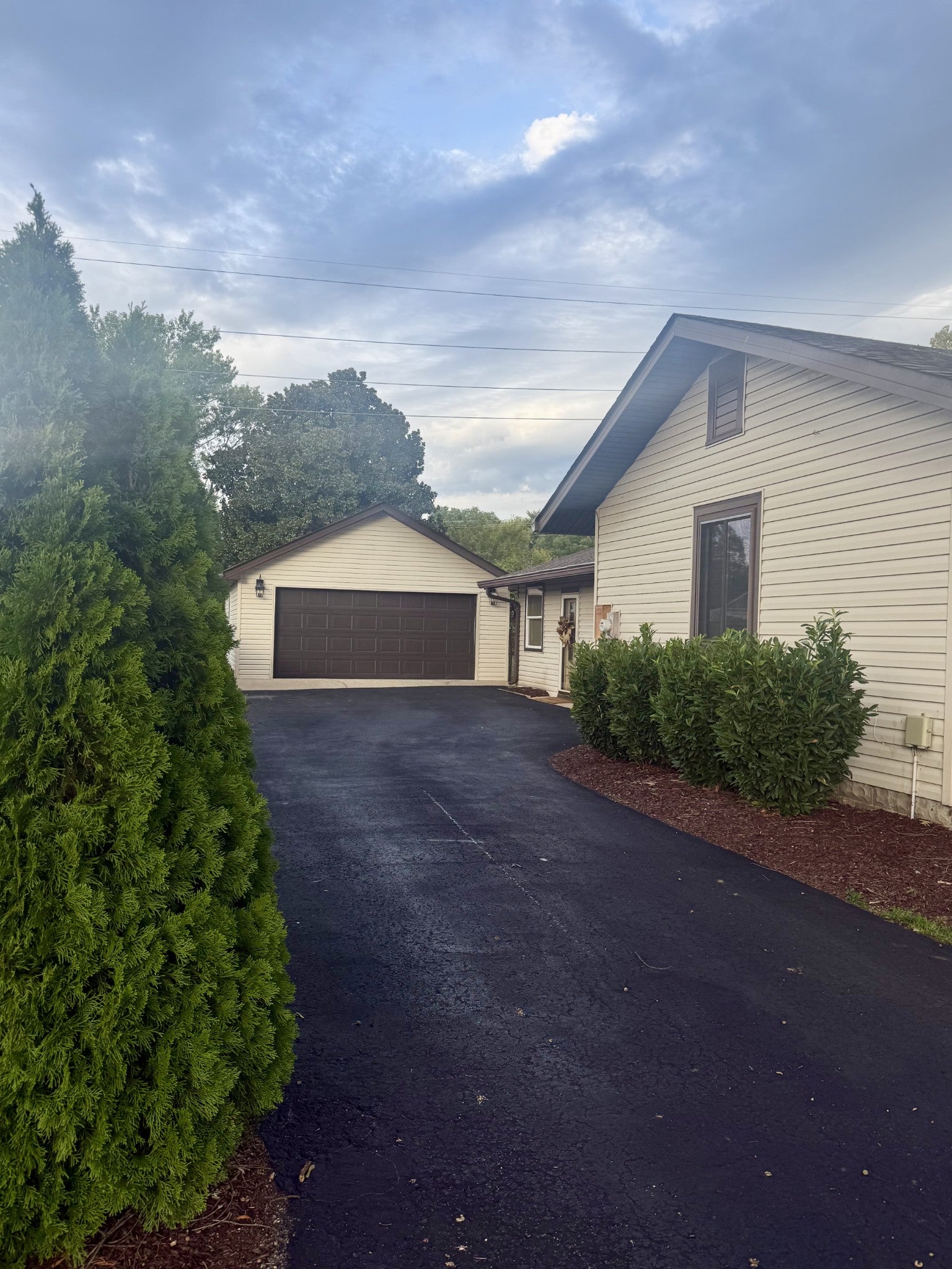 1603 Hilldale Dr