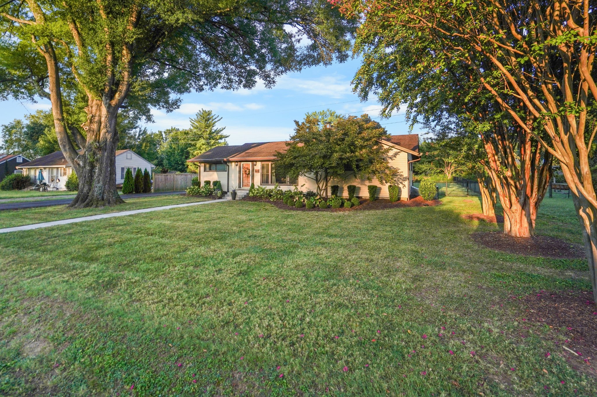 1603 Hilldale Dr